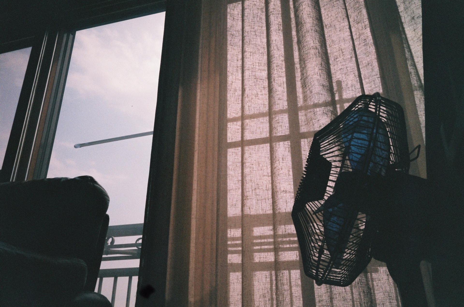 炎炎夏日電風扇可說是消暑降溫必備電器。（示意圖，photoAC）
