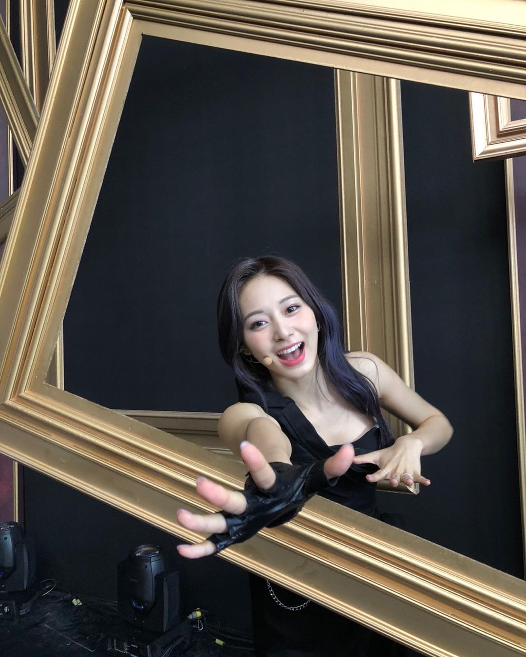 TWICE將於10月發行英文單曲,子瑜被稱讚像從畫中走出的女神。(翻攝TWICE IG)