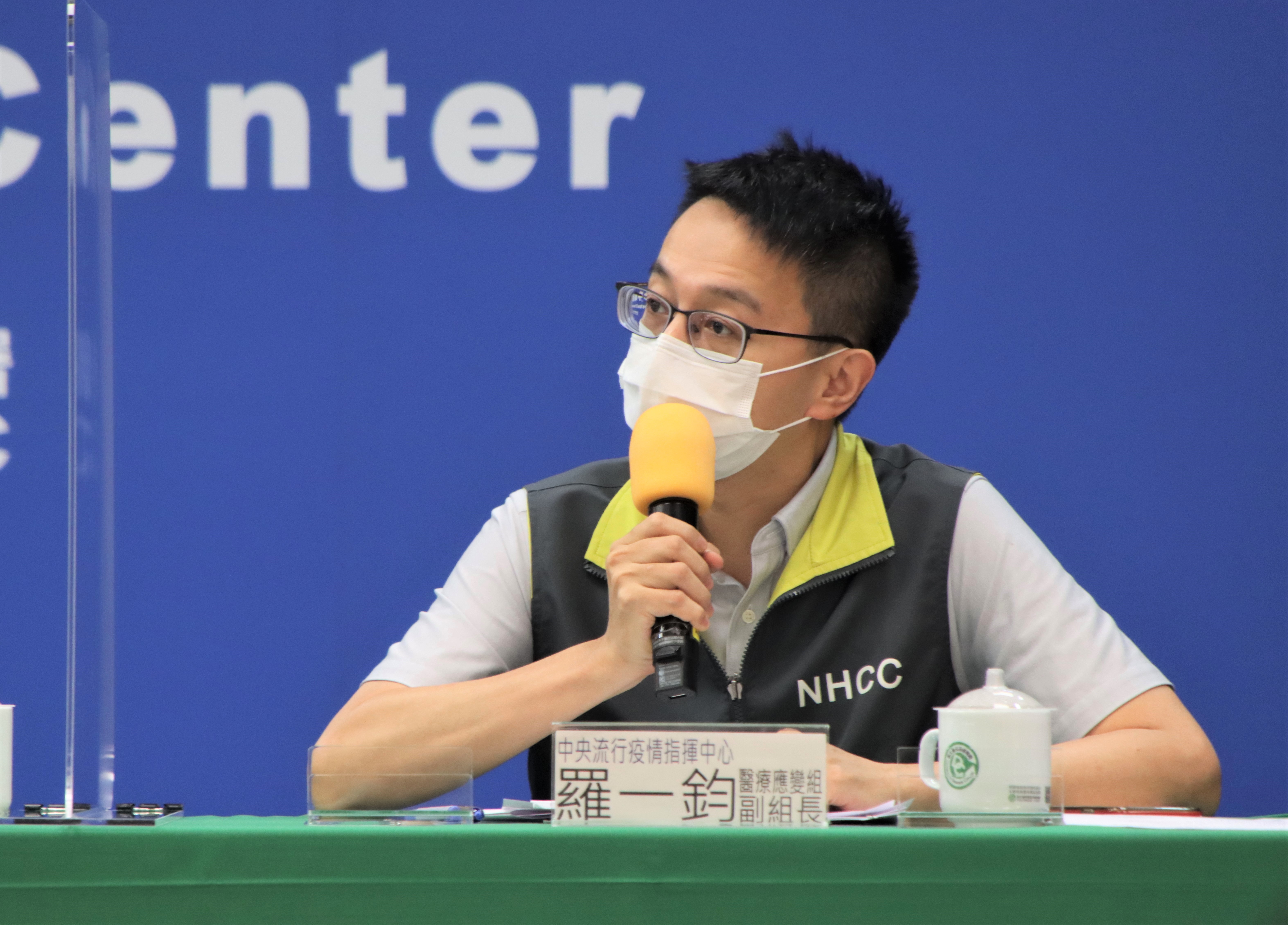 指揮中心醫療應變組副組長羅一鈞表示，今自中國入境的1例境外確診個案，曾接種過中國疫苗，最後仍出現突破性感染。（指揮中心提供）