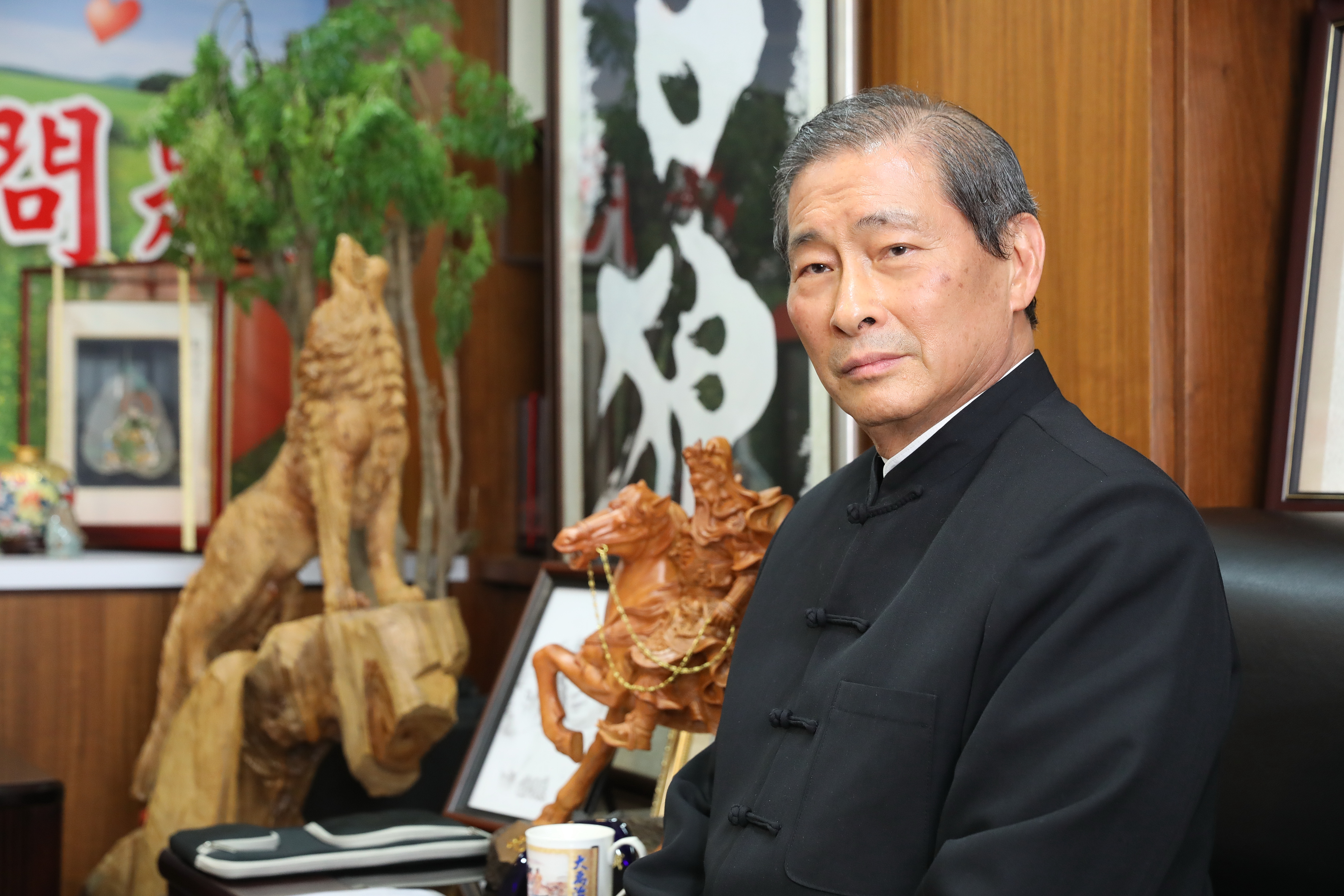 現任統促黨黨主席張安樂在1964年即為竹聯幫「總護法」，幫務漸上軌道後，就因多起爭議事件躍上新聞版面而打響名號。