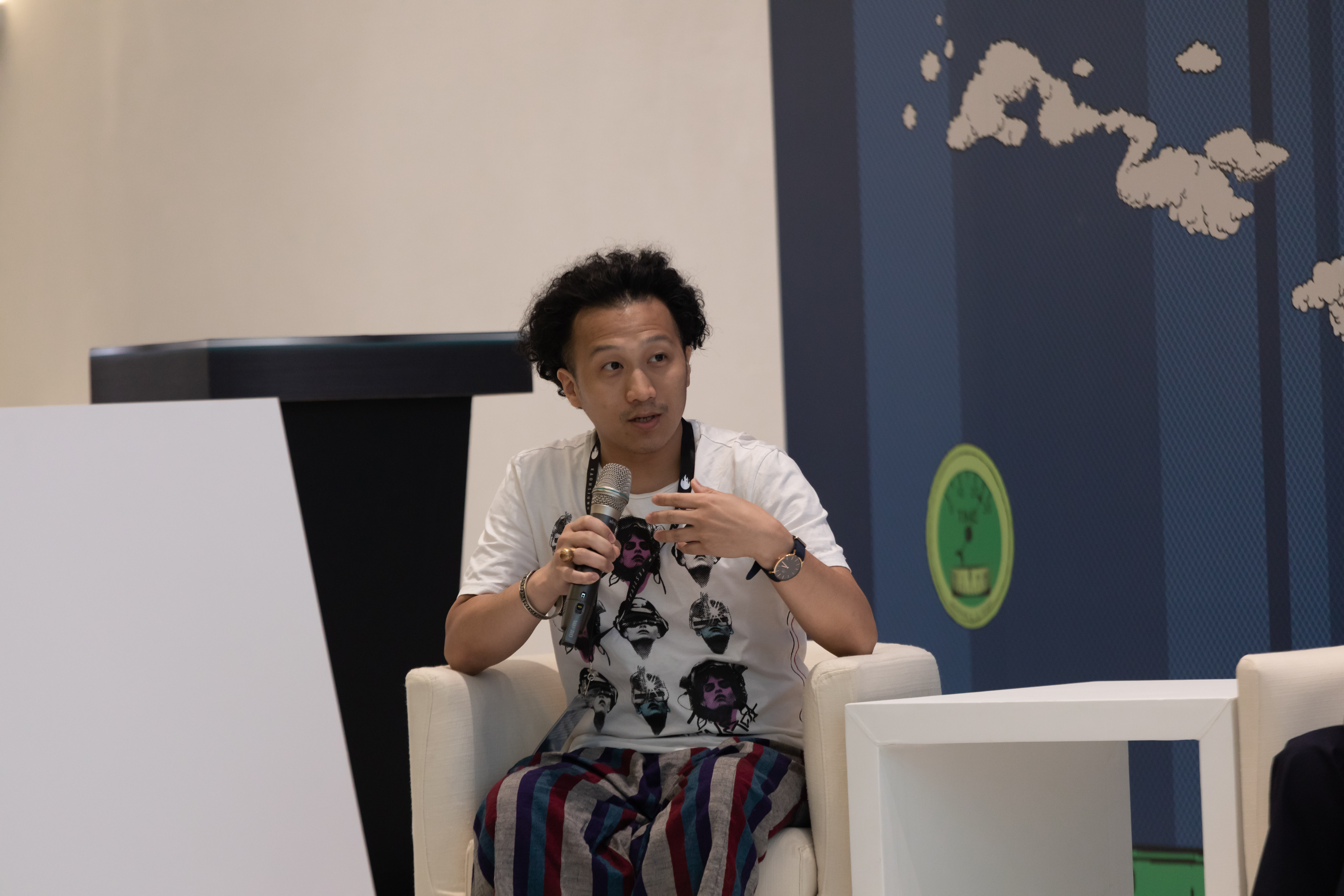 導演賴冠源表示,語言消失是全球性問題,希望藉拍片提供觀眾多元的思考角度。 (高雄電影館提供)