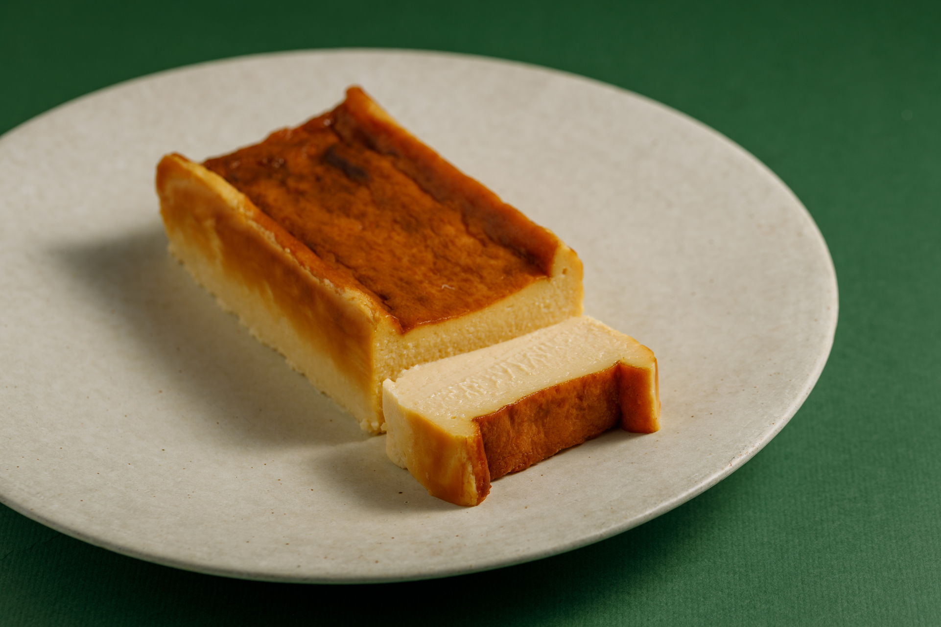 喜愛甜點的林泉將在自家電商平台販售自製「I CHEESECAKE U生巧克力起司蛋糕」。（880元／組）