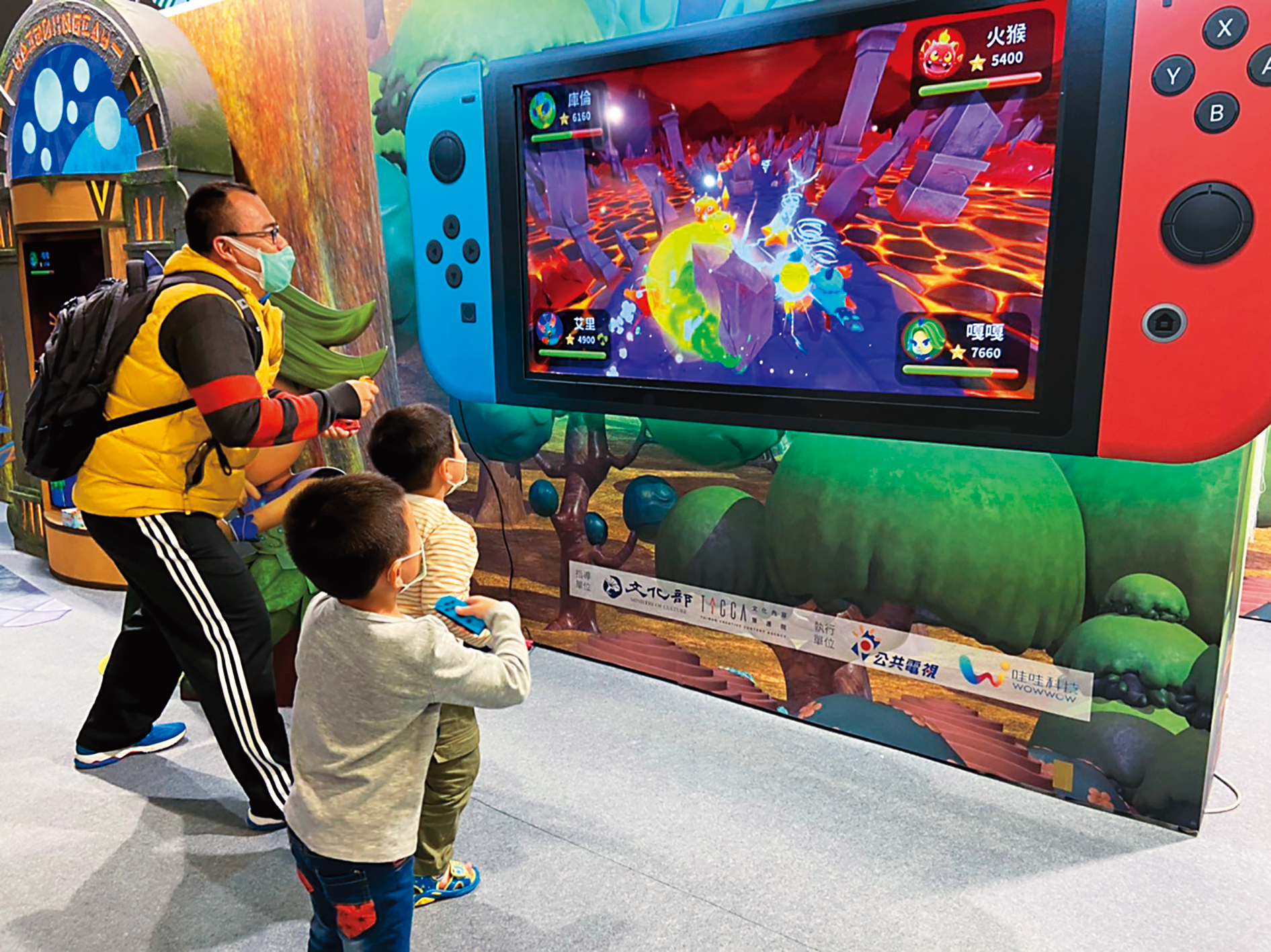 遊戲結合Switch主機的體感操作功能,採用跑酷玩法,去年12月台北資訊月活動吸引許多家長與小孩一同遊玩。(哇哇科技提供)