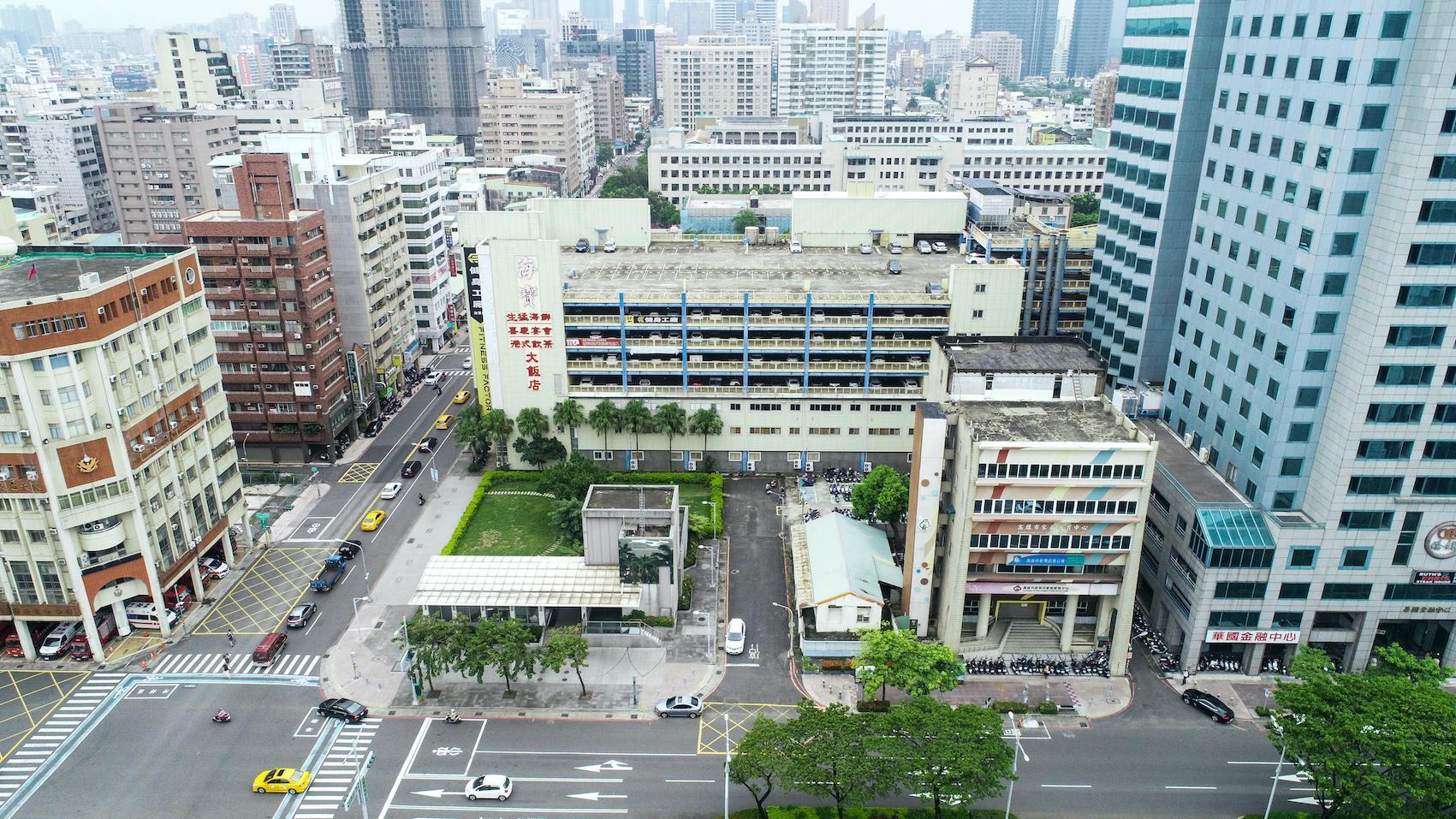 麗寶集團名軒開發高捷橘線O4市議會站開發案基地現場實景。(麗寶集團提供)