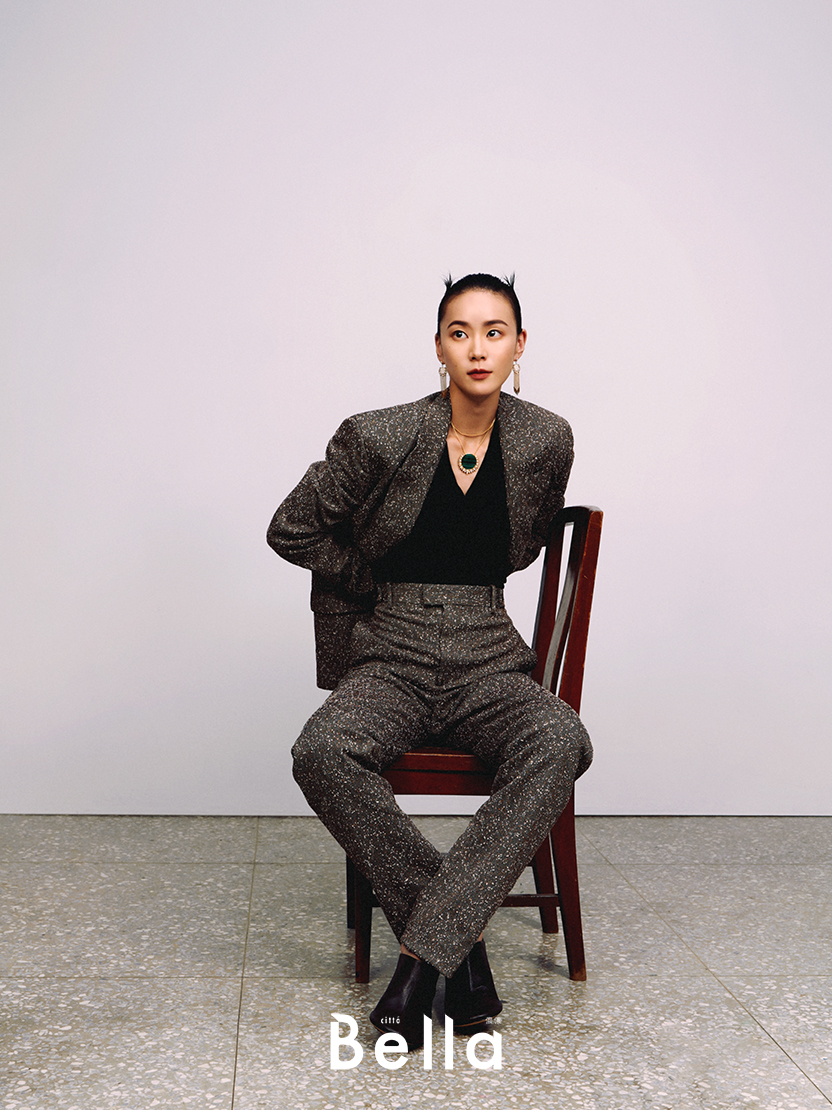 鍾瑶今年邁向35歲了!她表示30歲時的有些規畫沒成真,但也有很多從沒想過的意外成真,因此更坦然面對人生。(《Bella儂儂》提供)