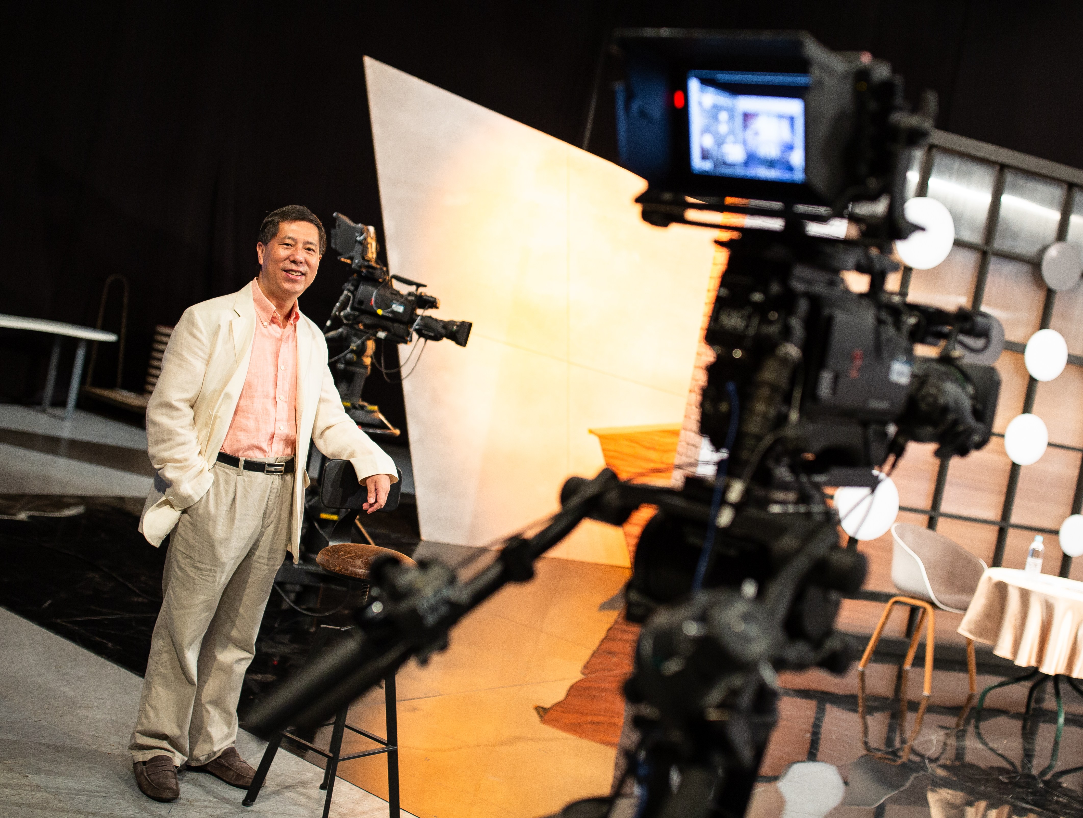 汪浩在華視攝影棚錄製節目《三國演議》。