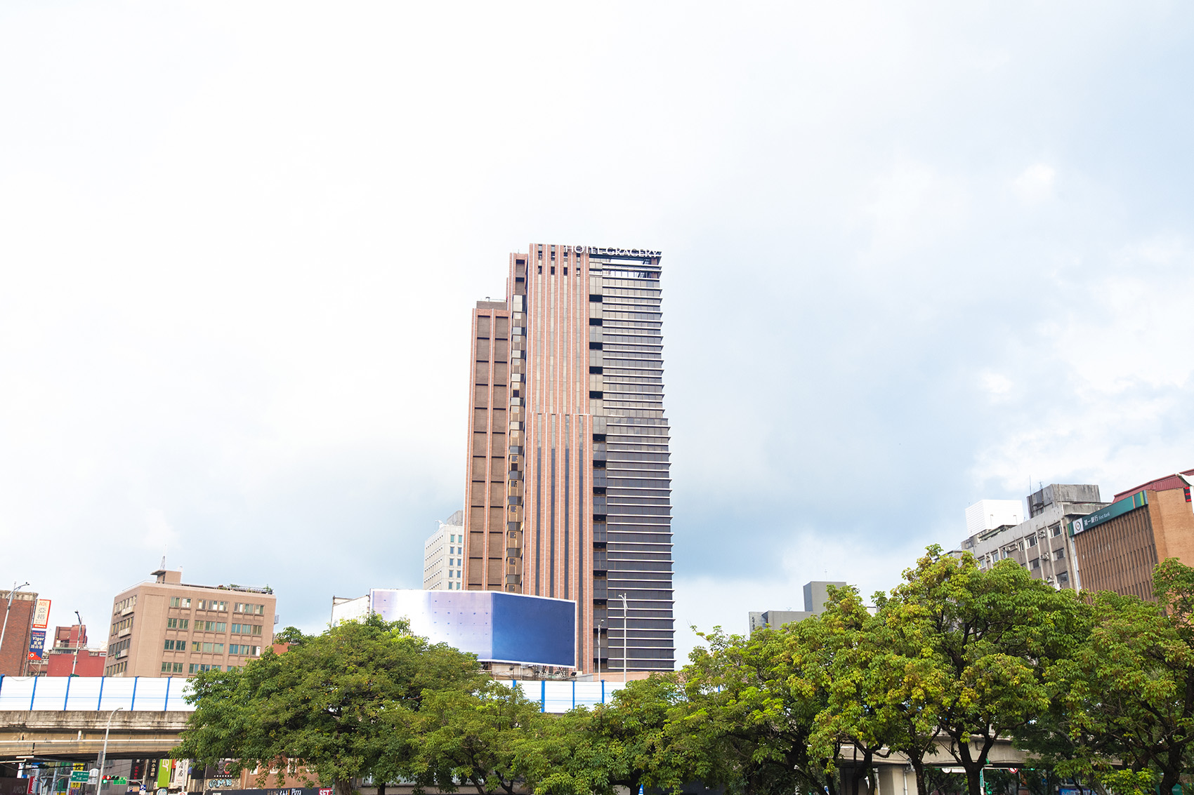 格拉斯麗台北飯店（Hotel Gracery Taipei）將於9月14日正式開幕，KLOOK於8月30日至9月2日四天獨家開賣「限量住宿券」。（格拉斯麗台北飯店提供）