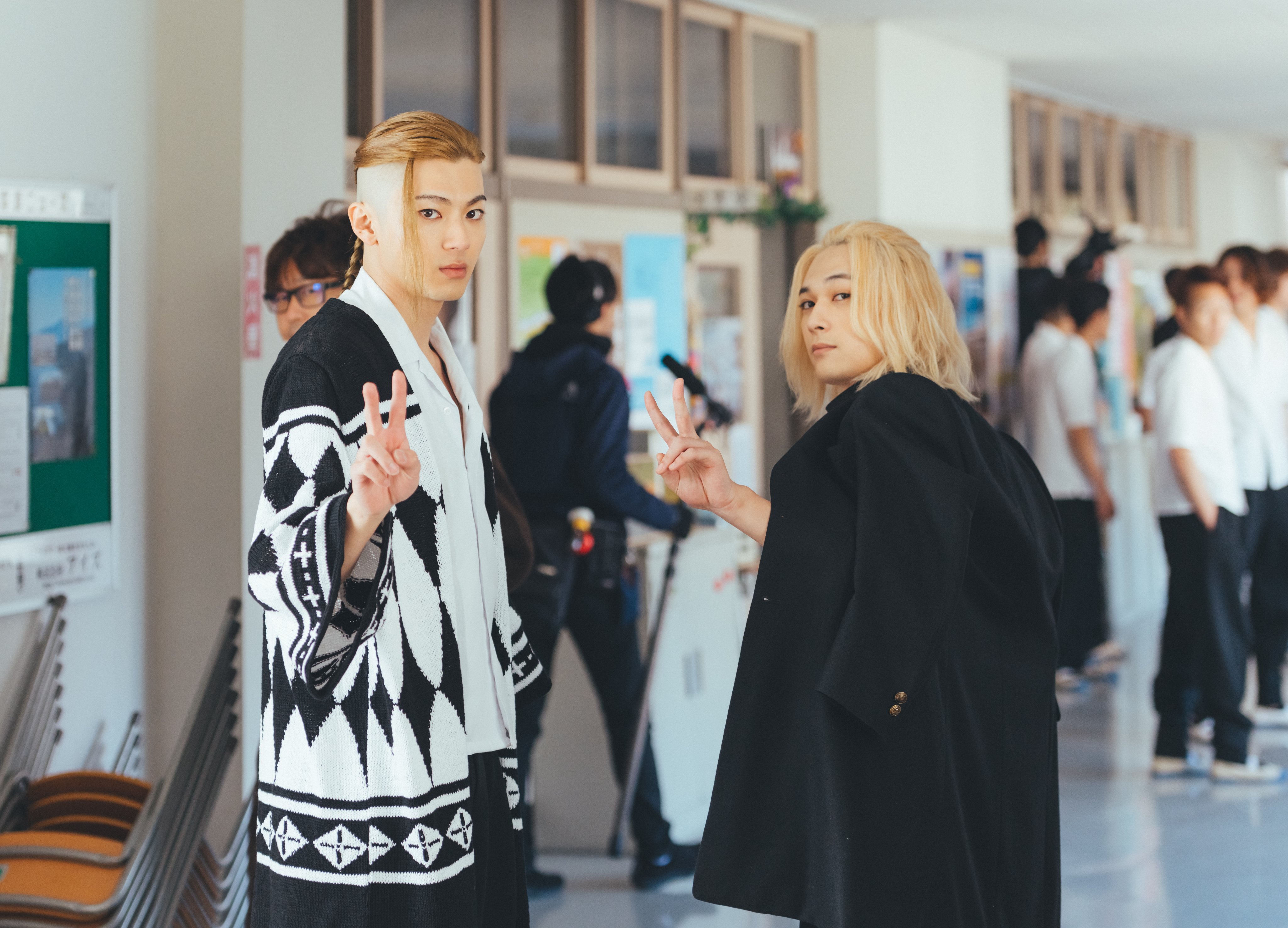 吉澤亮（右）和山田裕貴在《東京復仇者》分別飾演Mikey和Draken，兩人戲外也是好麻吉。（翻攝自《東京復仇者》官方Twitter）