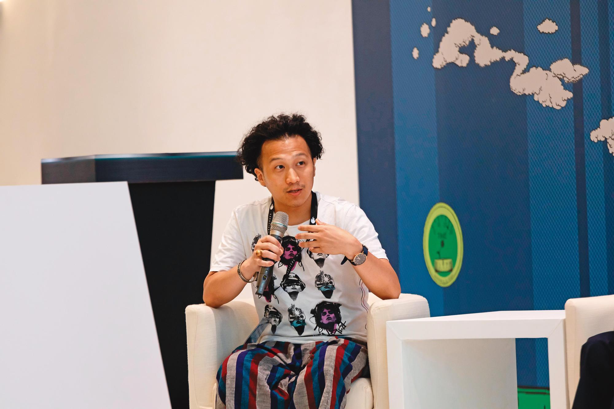 導演賴冠源表示，語言消失是全球性問題，希望藉拍片提供觀眾多元的思考角度。 （高雄電影館提供）