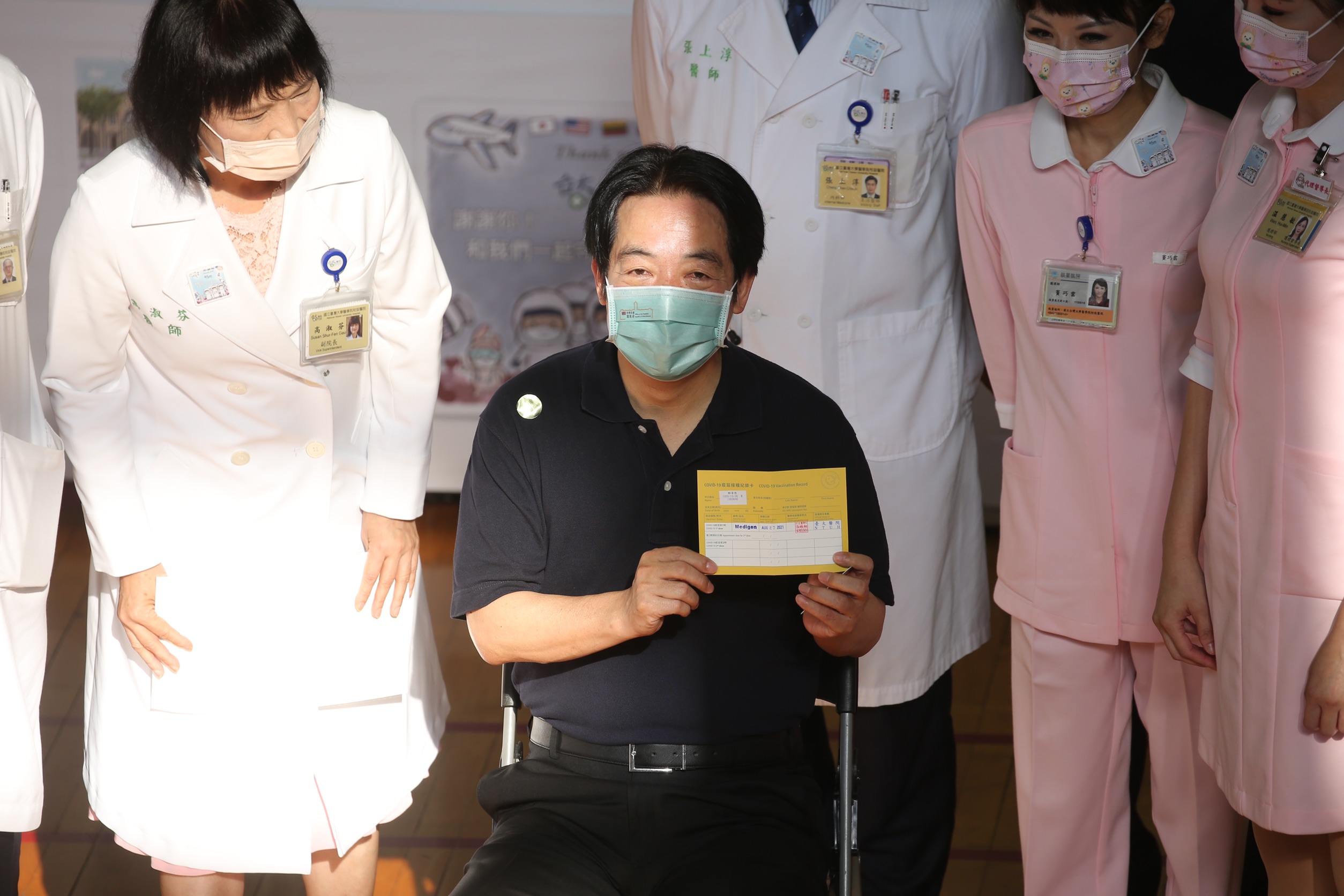 基於2的理由，黃暐瀚認為賴清德應該打BNT，而非高端。