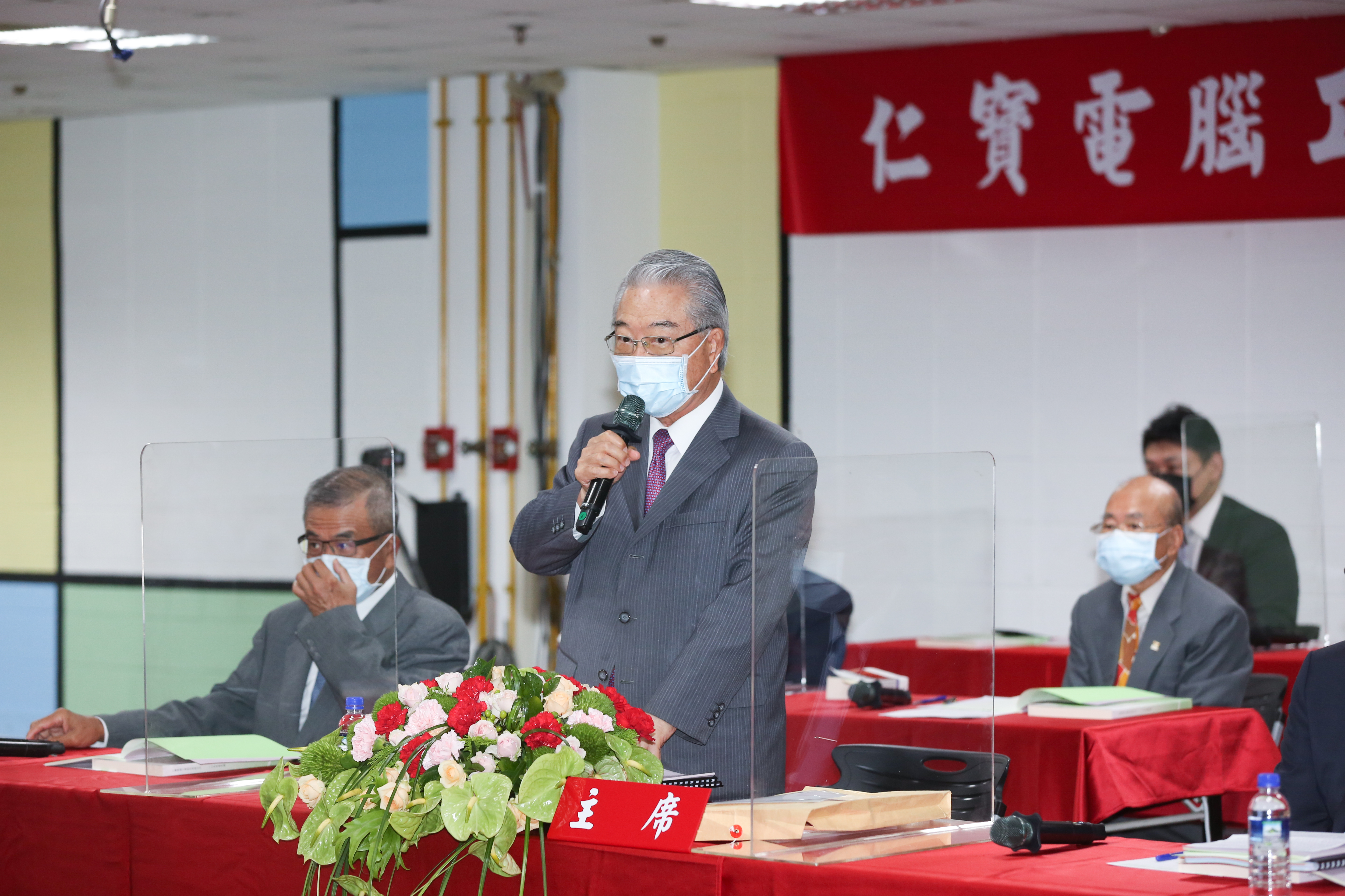 許勝雄看好今年底缺料問題逐步改善，警告過度庫存恐引發報廢問題。