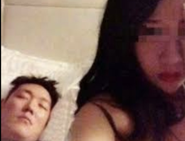 已婚田源2015年曾就被爆出軌照，甚至還外流不少床照。（翻攝自微博）