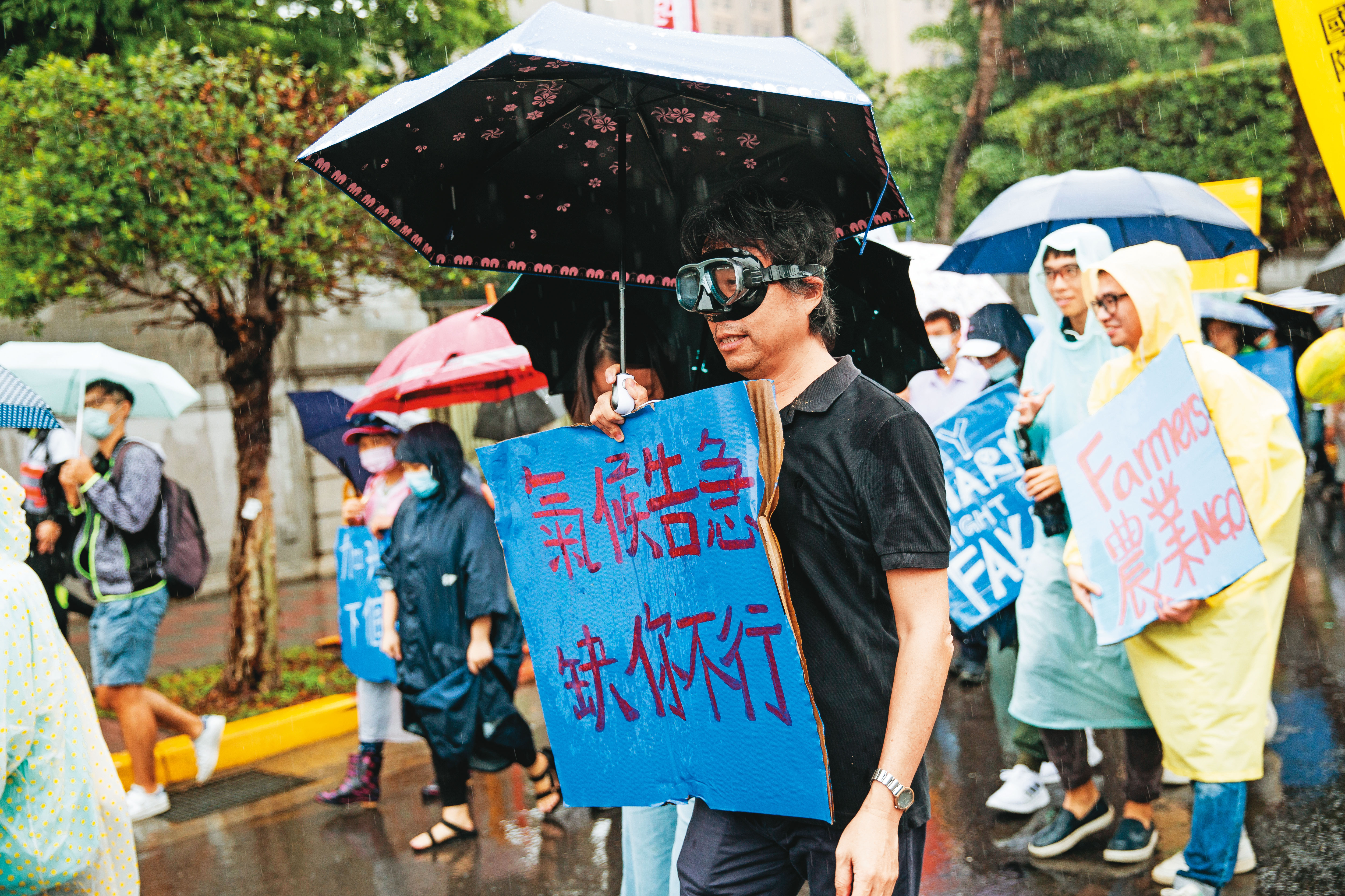 去年台灣學生發起「抗暖大遊行」，呼籲政府將氣候變遷視為國安危機。