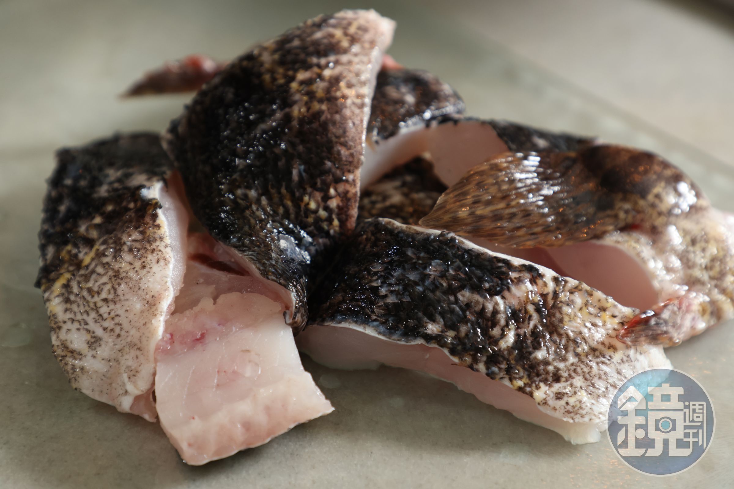 來自台南烏山頭水庫的筍殼魚，片肉、切塊。