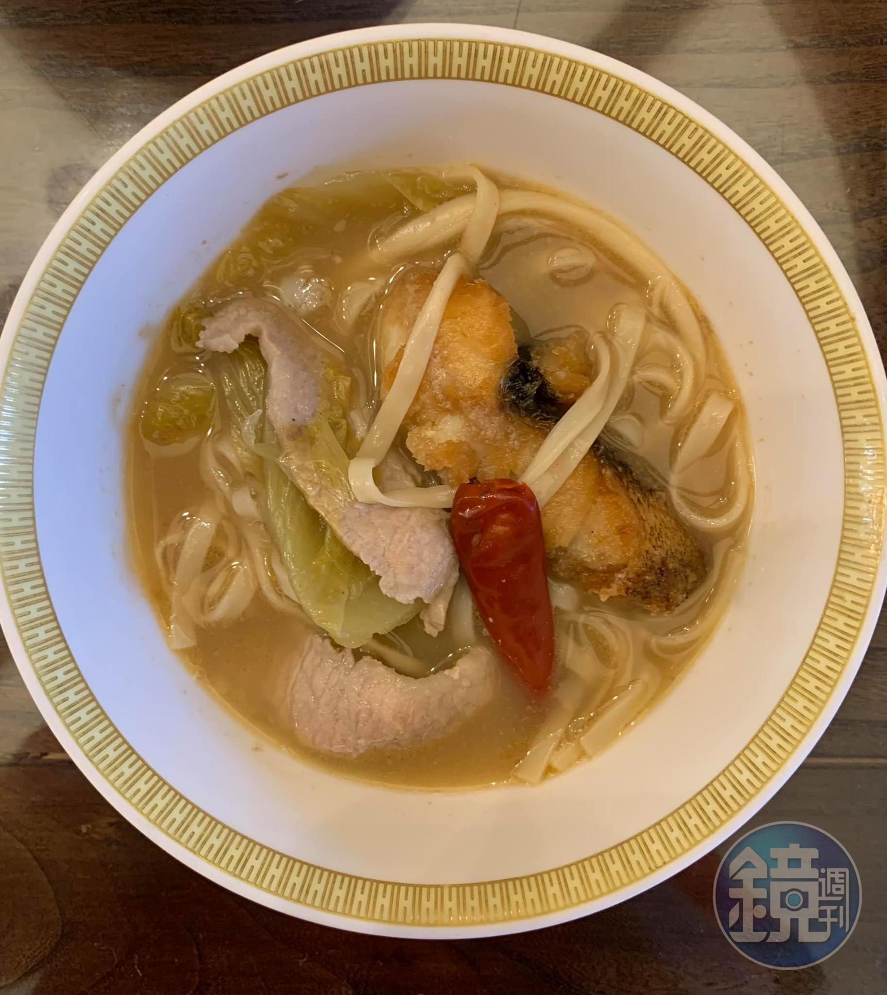 麻辣酸香的酸菜筍殼魚麵。