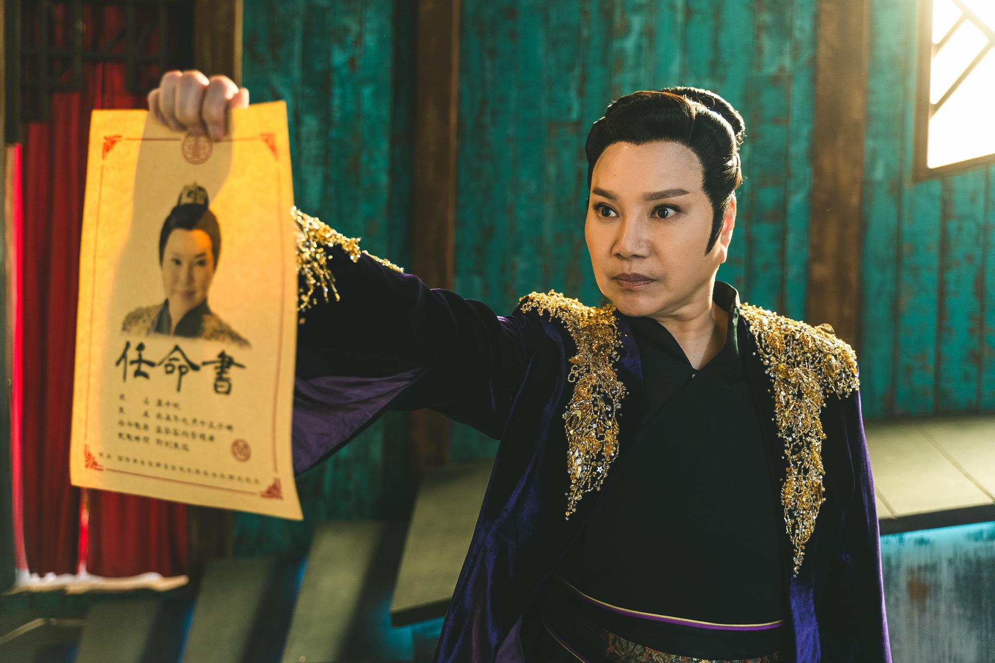 唐美雲飾演《孟婆客棧》老闆萬千帆。(圖:公視台語台提供)