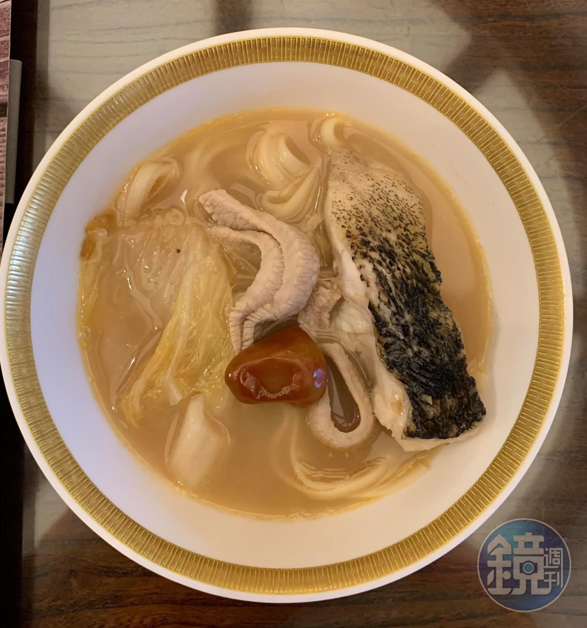 清爽夠味的酸白菜筍殼魚麵。