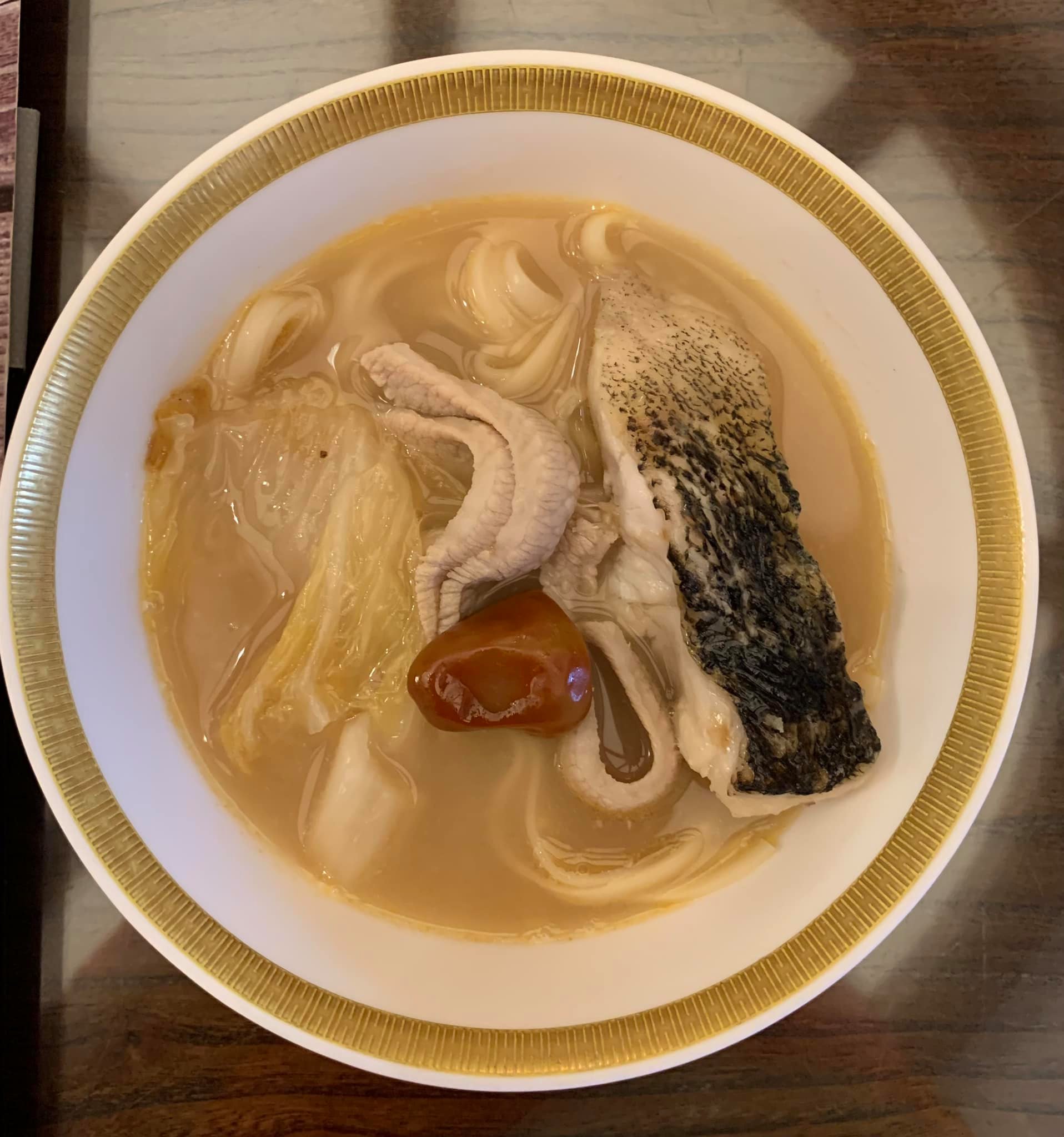 清爽夠味的酸白菜筍殼魚麵。