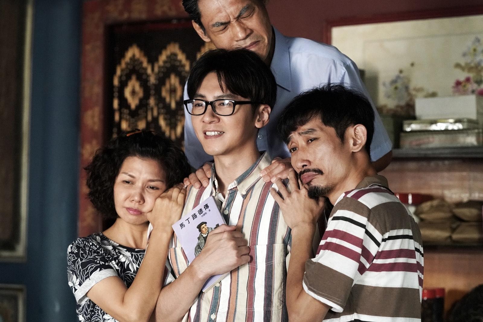 李國毅加盟《俗女2》，一出場就吸引「陳家人」目光。（圖/華視提供）