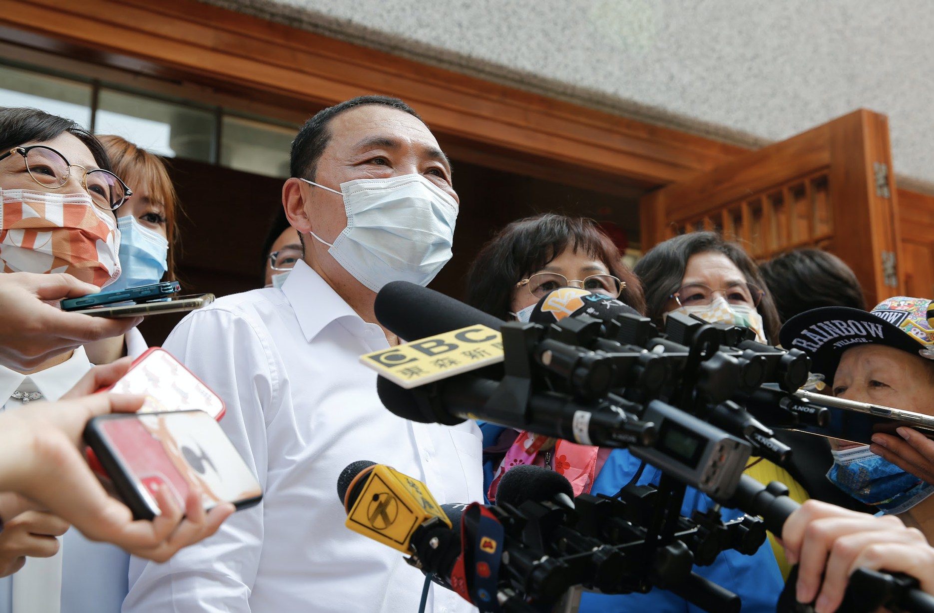 新北市長侯友宜表示,板橋大遠百須清消、採檢完成後才可復業。(資料照)