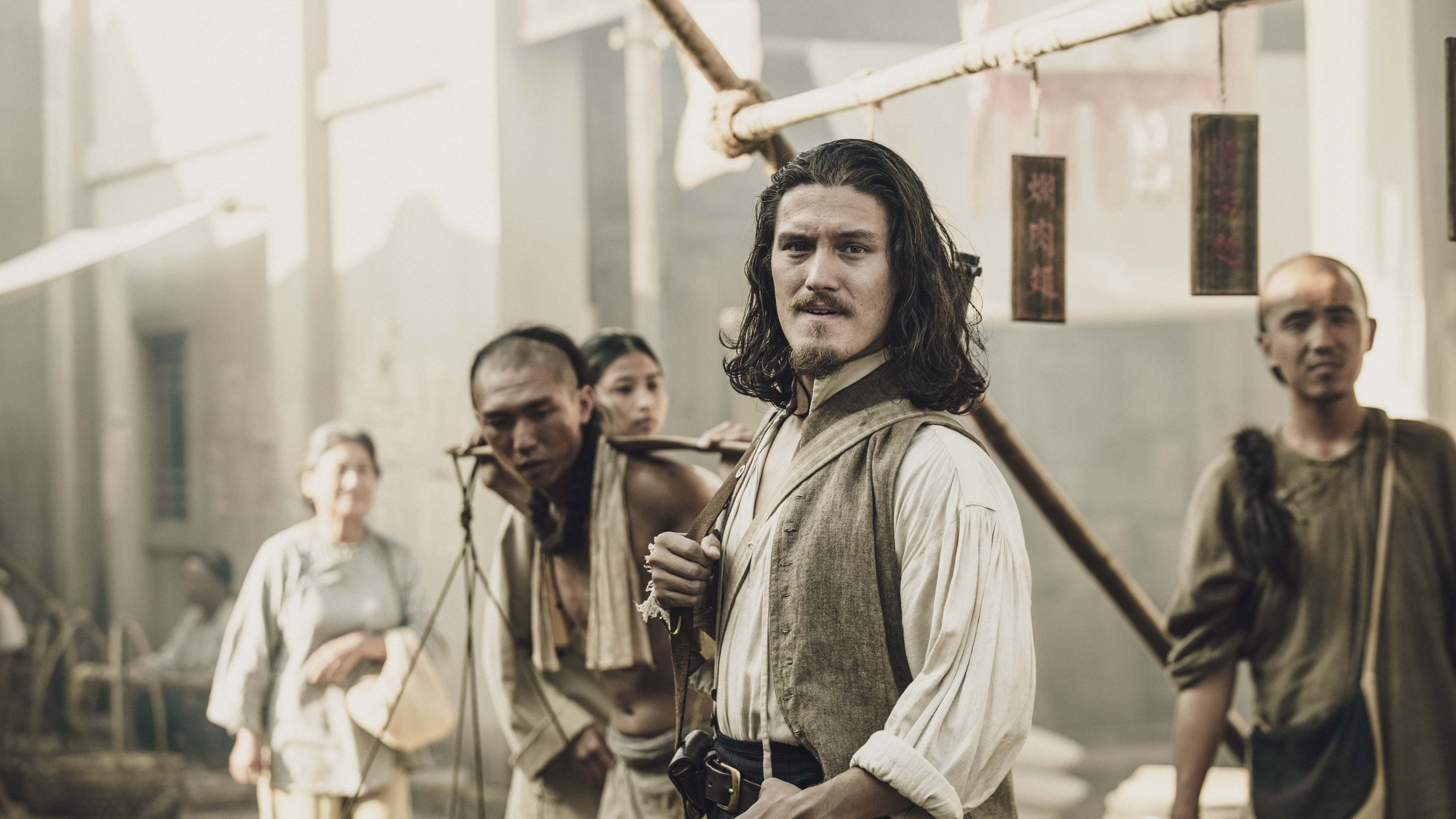 周厚安因為喜歡研究語言成了劇組的英語小老師。（圖/公視提供）