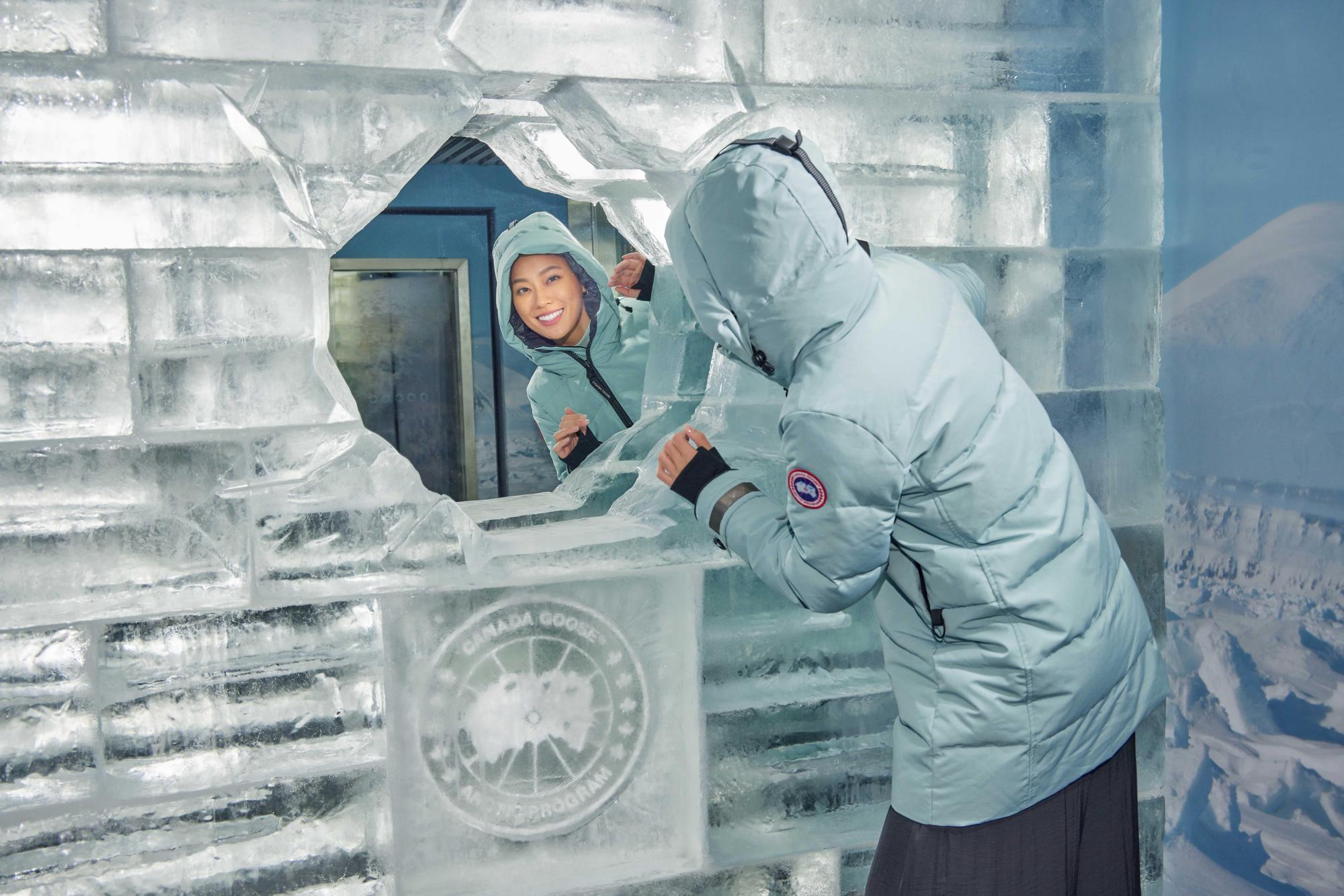 王麗雅穿著Canada Goose的派克大衣體驗零下25度的Cold Room，大喊一點都不冷！（Canada Goose提供）