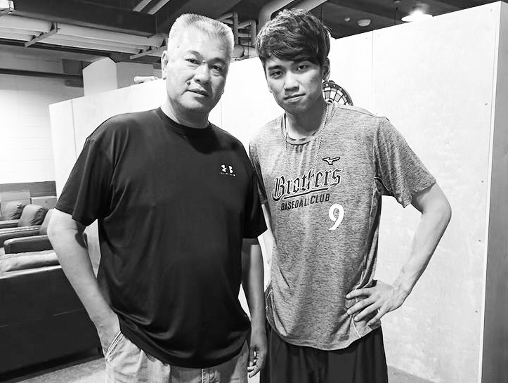 中華職棒前兄弟象總教練王光輝，今天傳出病逝消息，兒子王威晨也於IG證實此事。（翻攝自王威晨IG）