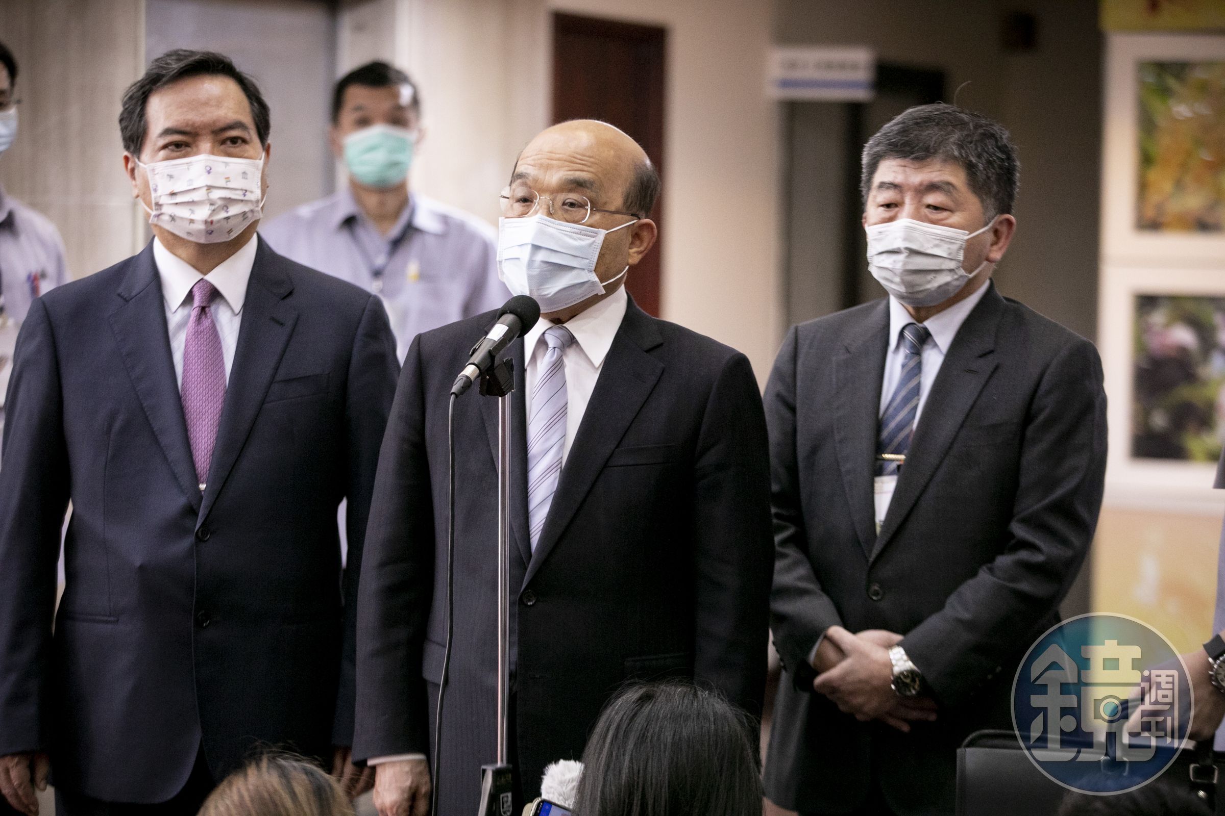 對於郭台銘擬為台灣保留明年到貨3,000萬劑的BNT疫苗，行政院長蘇貞昌（中）今日除表示感謝，也稱政府已有採購次世代莫德納疫苗。（本刊資料照）