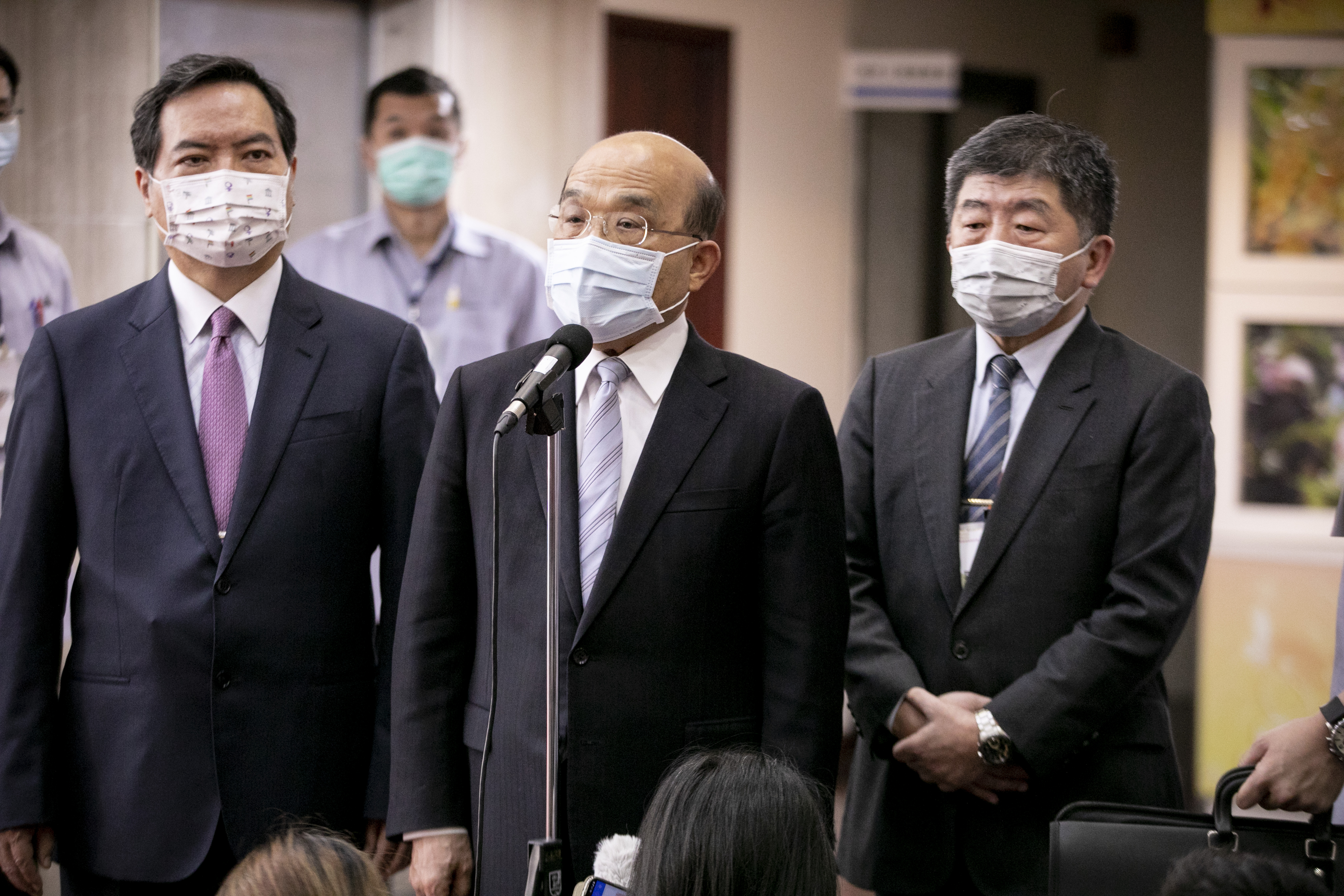 對於郭台銘擬為台灣保留明年到貨3,000萬劑的BNT疫苗，行政院長蘇貞昌（中）今日除表示感謝，也稱政府已有採購次世代莫德納疫苗。（本刊資料照）