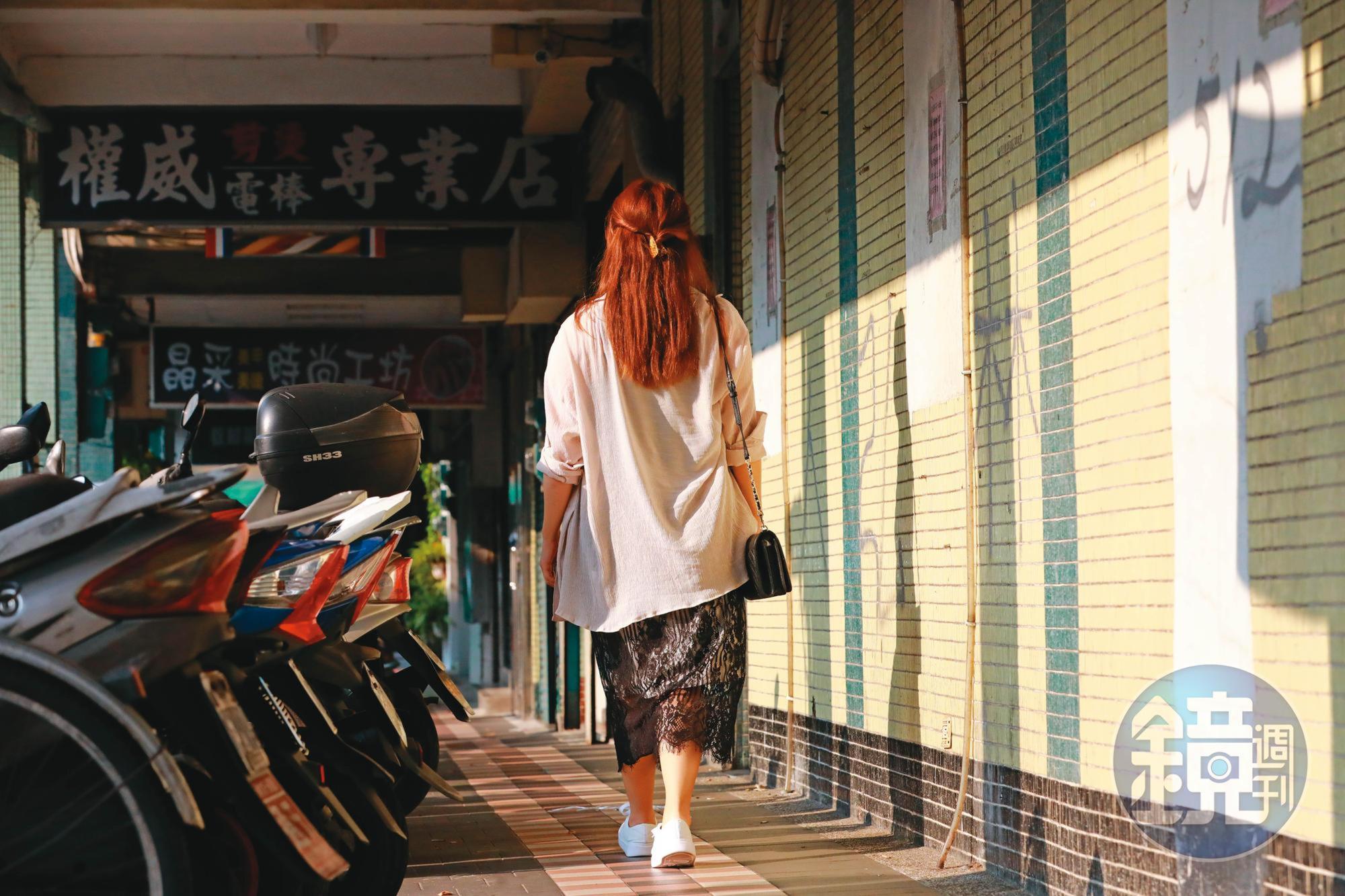小柔曾試圖為流亡港人尋找心理諮商，但因種種原因而失敗。