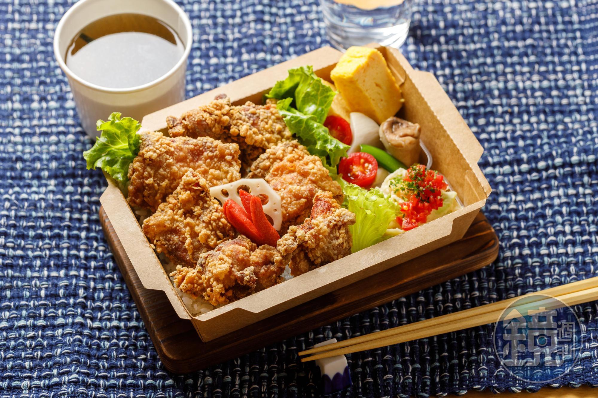 「龍田揚炸雞」的雞肉有先醃漬過,吃起來酥香入味、還有鮮甜雞汁,配菜玉子燒、 胡麻蔬菜及馬鈴薯沙拉都很清爽可口。(170元/份)