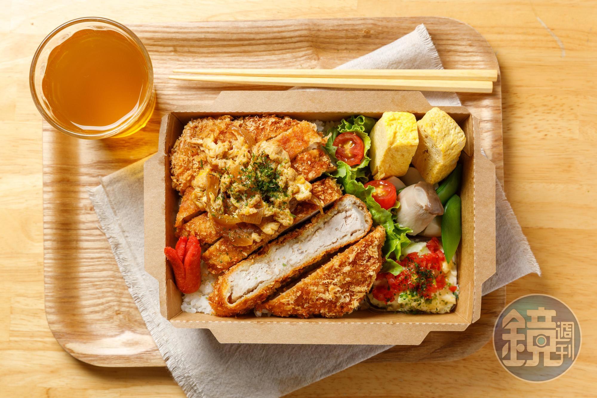 「豬排愛玉子」口感厚實甜嫩,配著親子丼醬汁吃,不會膩口。(190元/份)