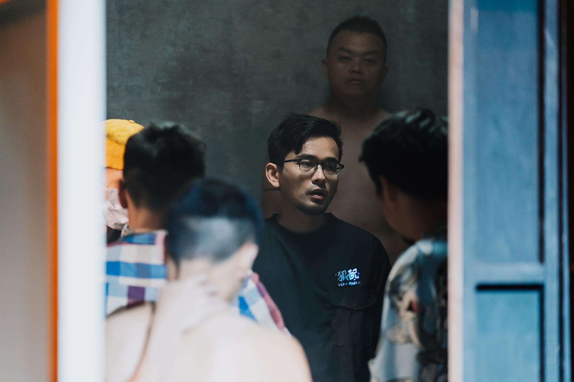 周東彥（右二）對親密感的創作主題很感興趣，他認為VR的特性恰與此相呼應，未來也會繼續嘗試拍攝。（高雄電影館提供）
