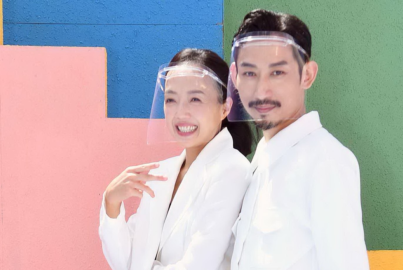 許芳宜（左）透過陳竹昇（右）力薦加盟《俗女2》演出。（華視、CATCHPLAY提供）