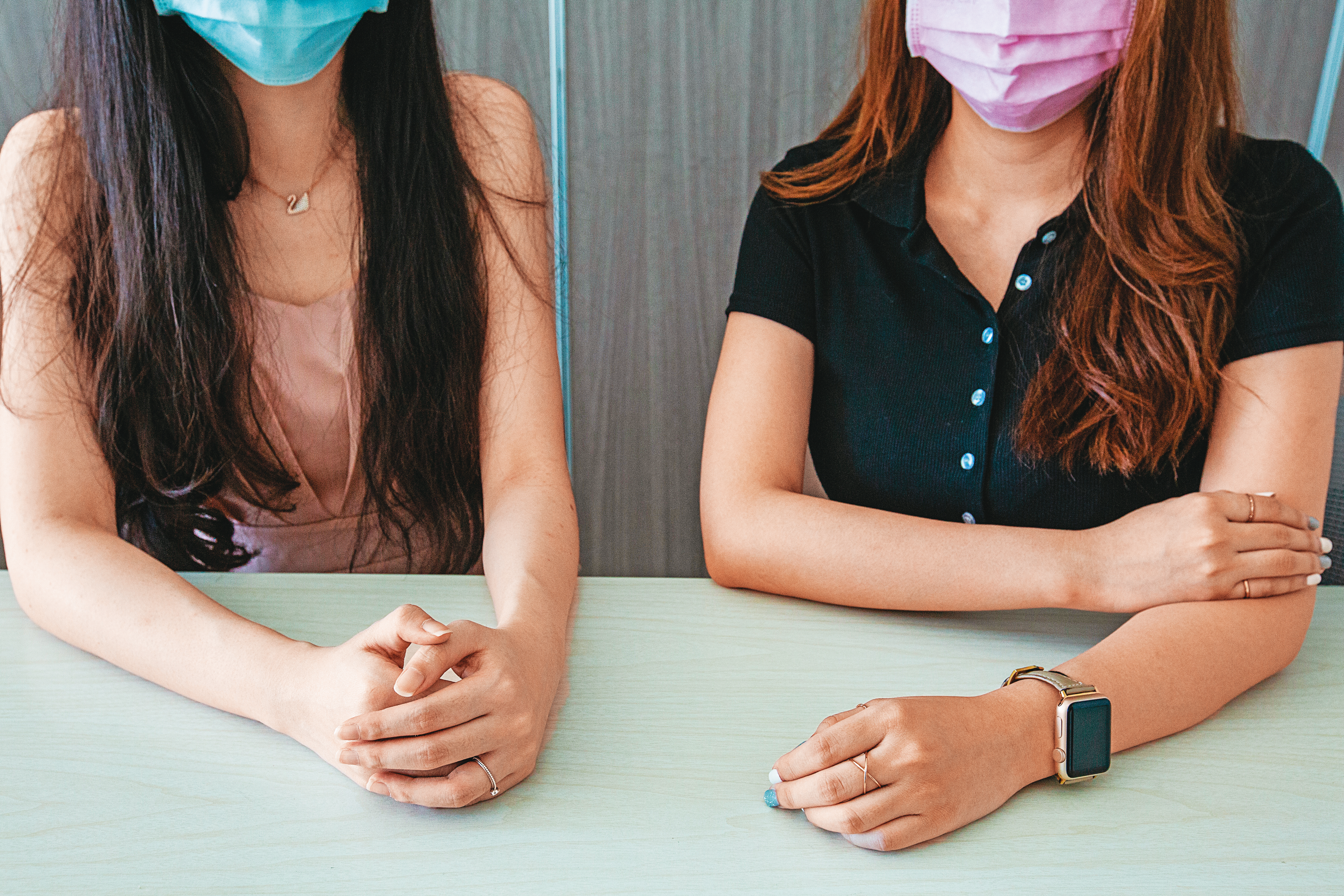 小嫻和小晴提到「前男友」時，都忍不住大罵他是渣男。