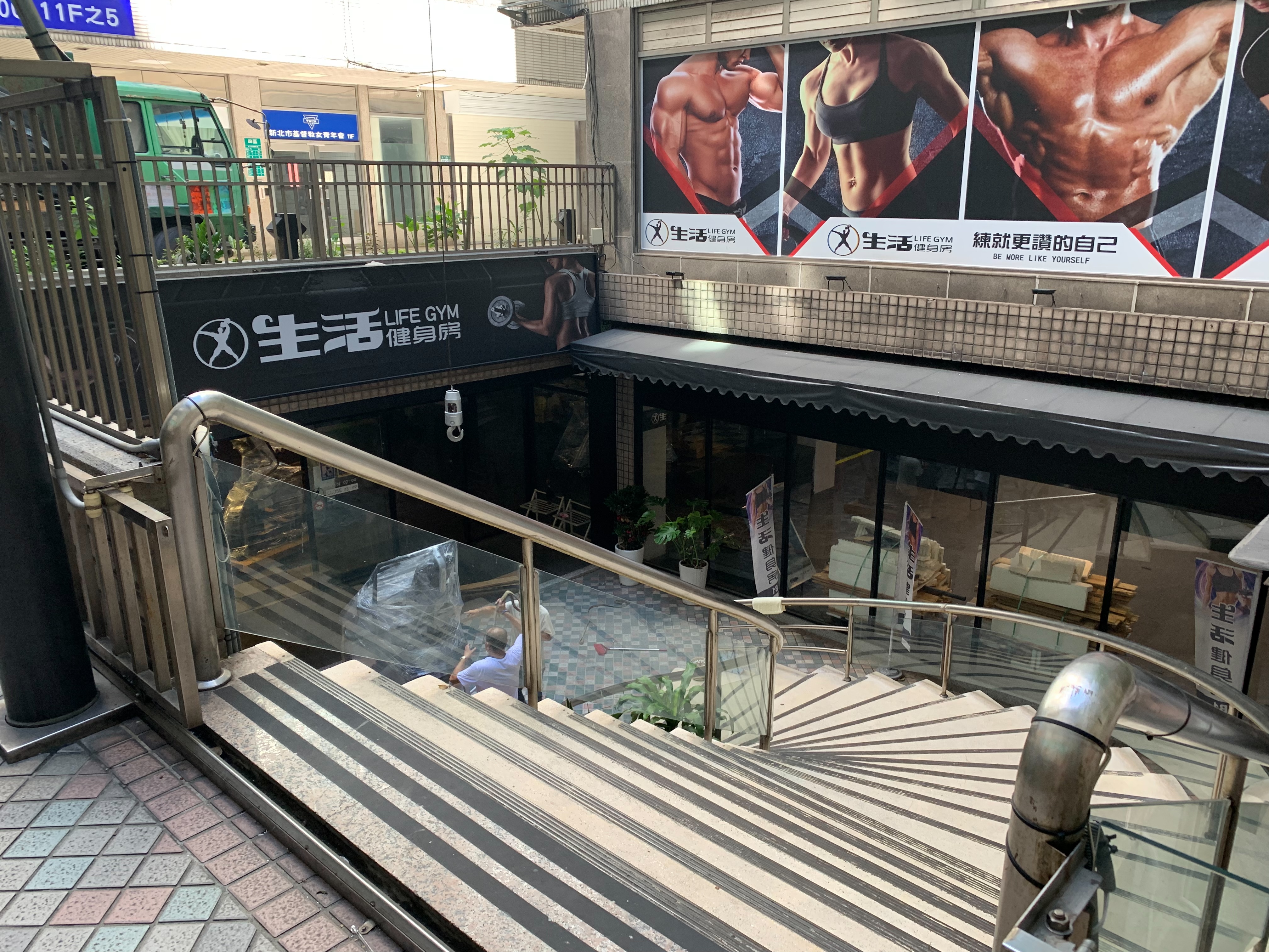 板橋「LifeGym生活健身房」倒閉糾紛，「少數人有退錢」遭消費者質疑不公。（讀者提供）