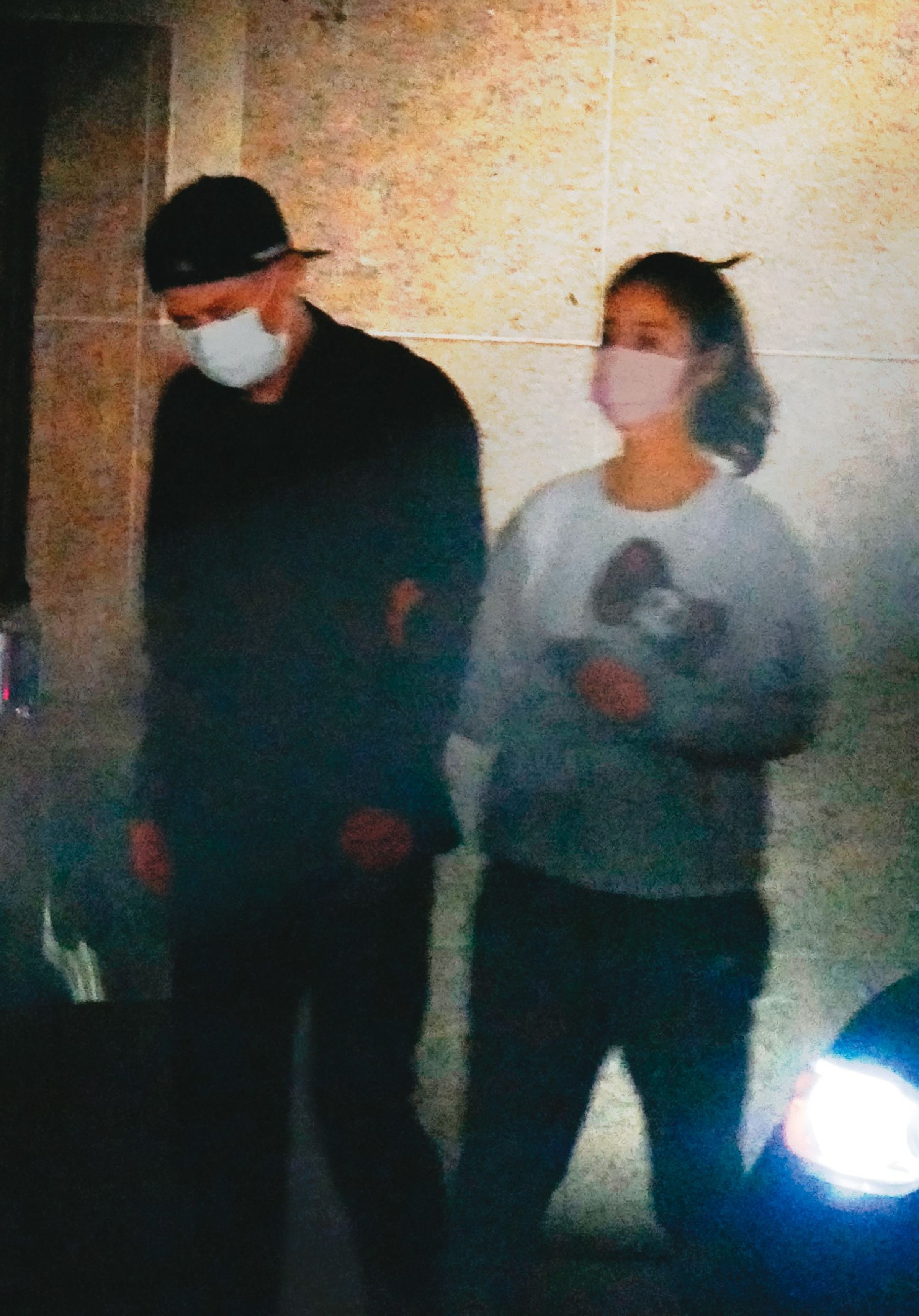之前本刊在林心如（右）、霍建華（左）婚變消息傳得沸沸揚揚之際，拍到兩人勾手回家，而且友人幫他們掛保證不是在演戲給跟拍的鏡頭看。
