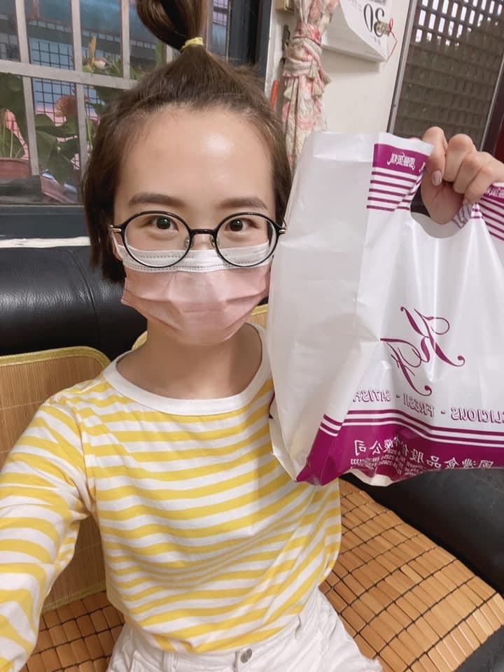 網友認為Lulu素顏打扮太可愛,像是高中生。(翻攝自Lulu臉書)