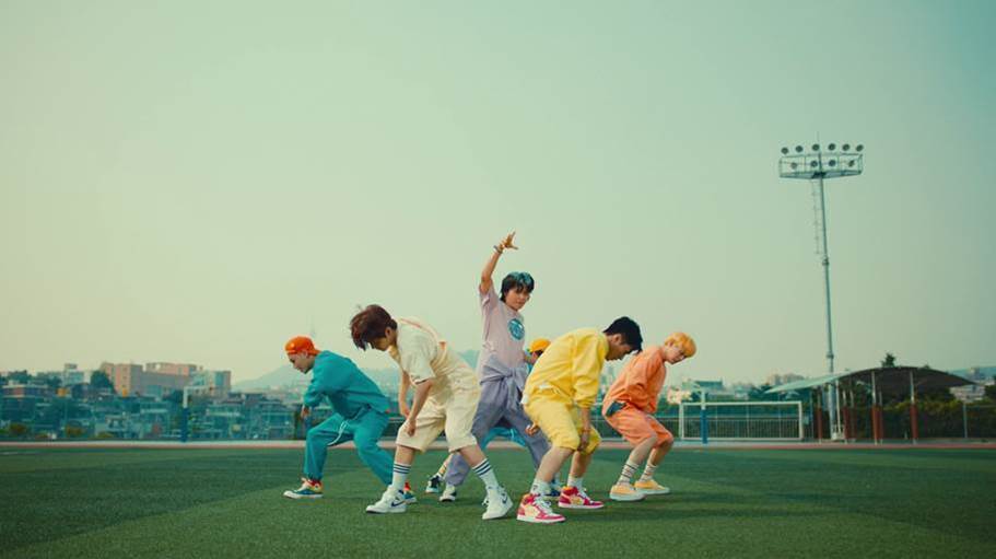 ONF透過夏日特別專輯《POPPING》展現夏日活力。（SONY唱片提供）