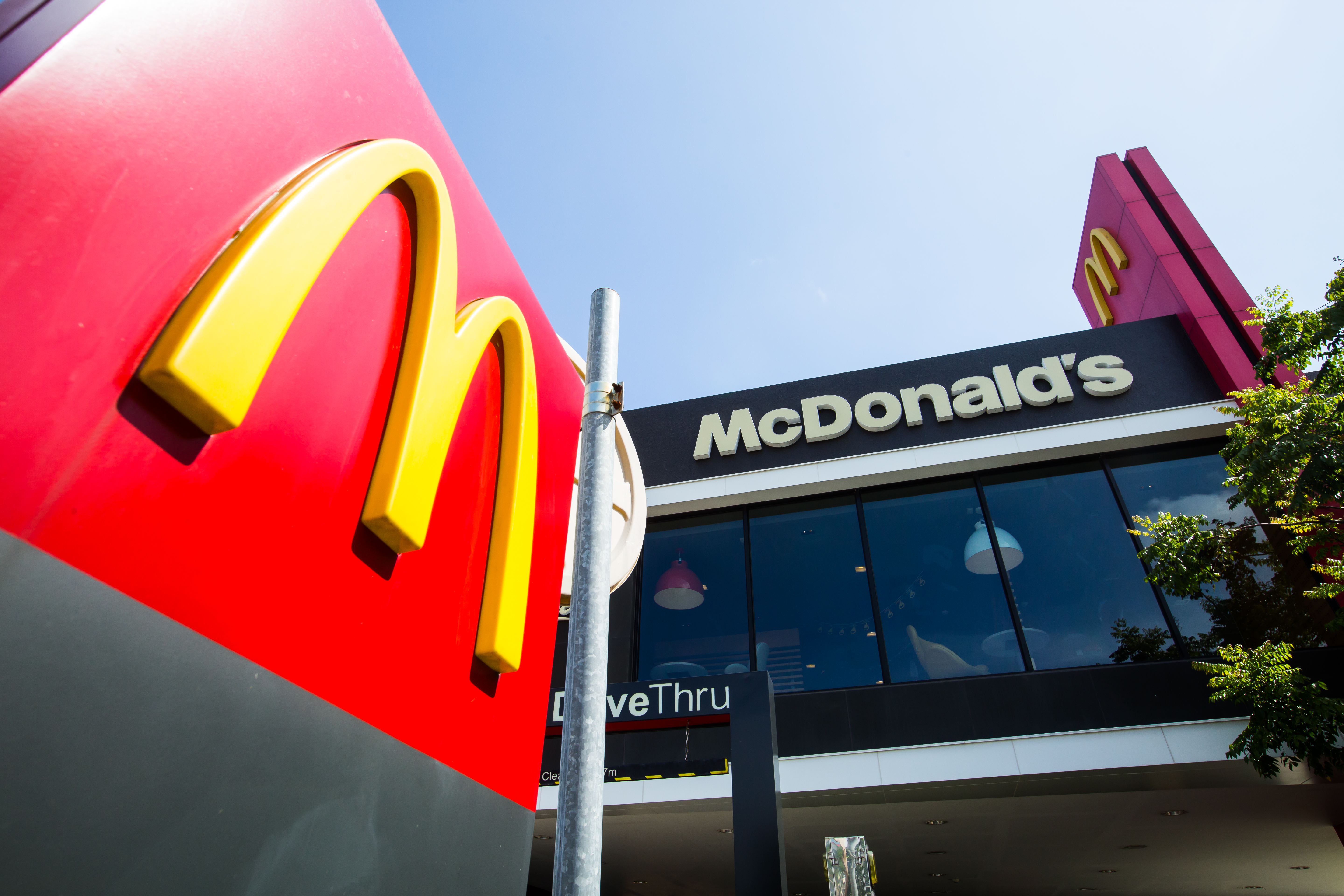 麥當勞推出「早安優惠券」及「振興超值餐」兩種優惠。（本刊資料照）