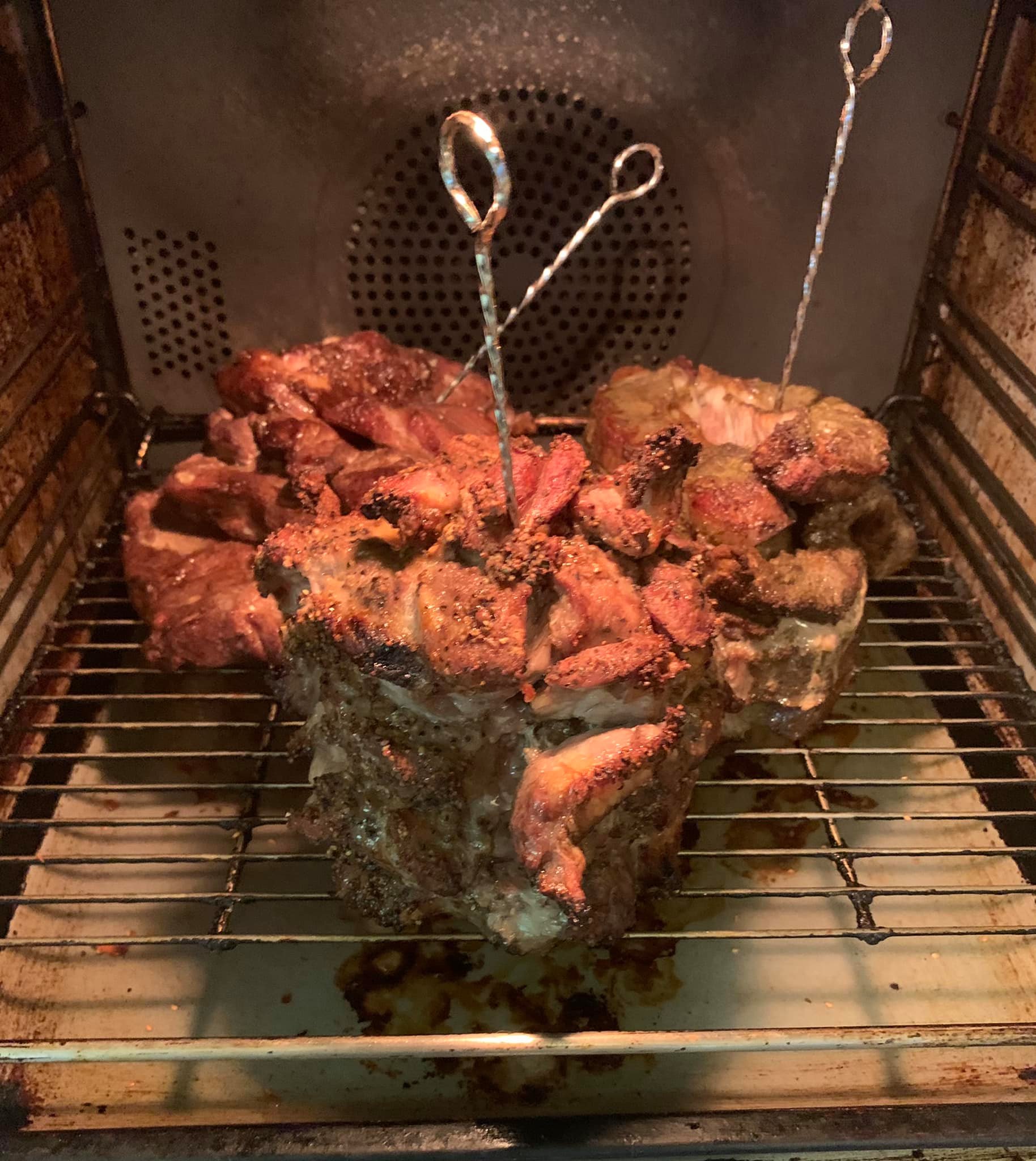 見肉塔表面焦香，可出爐。