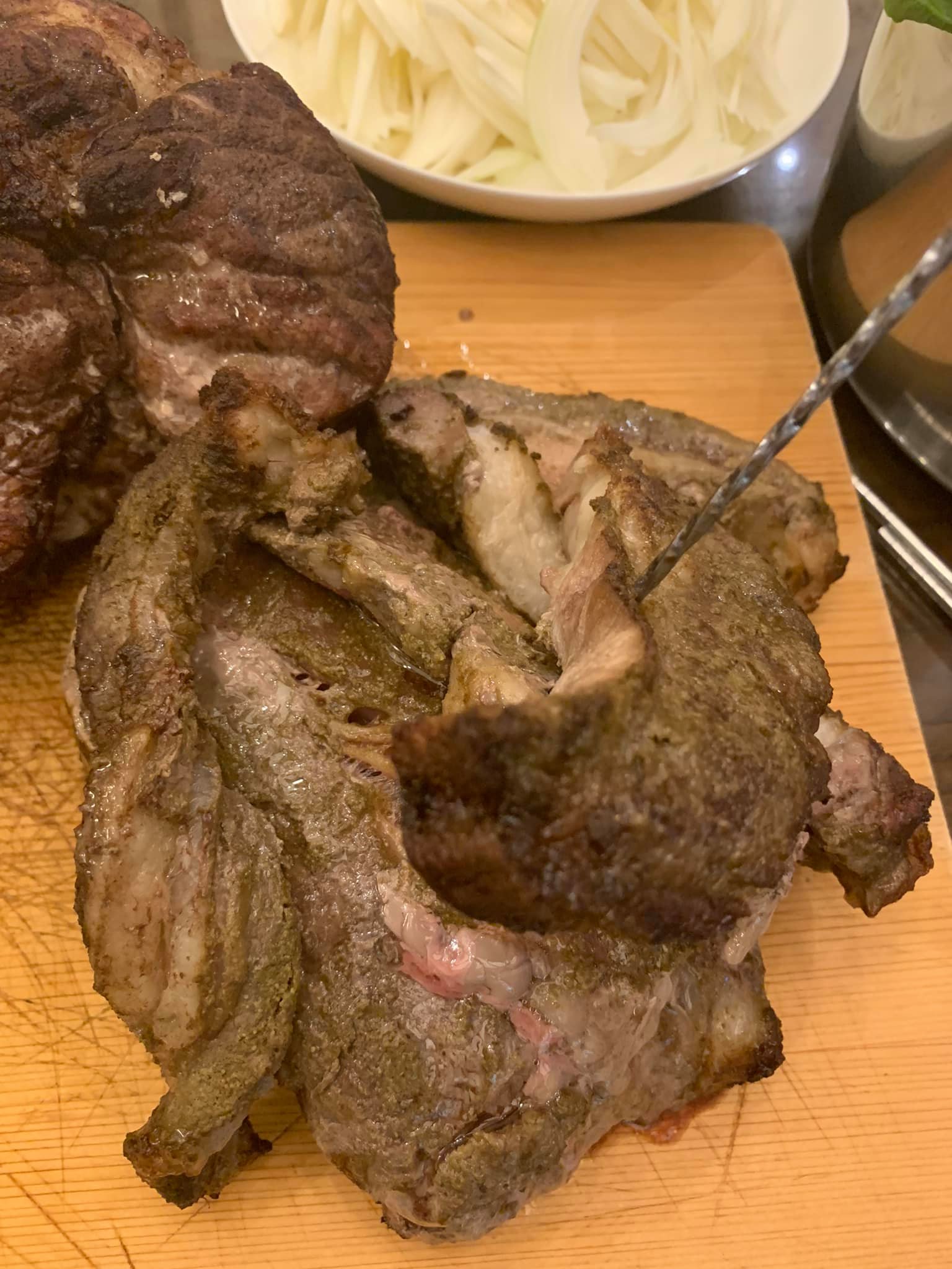 剛出爐的羊肉塔。