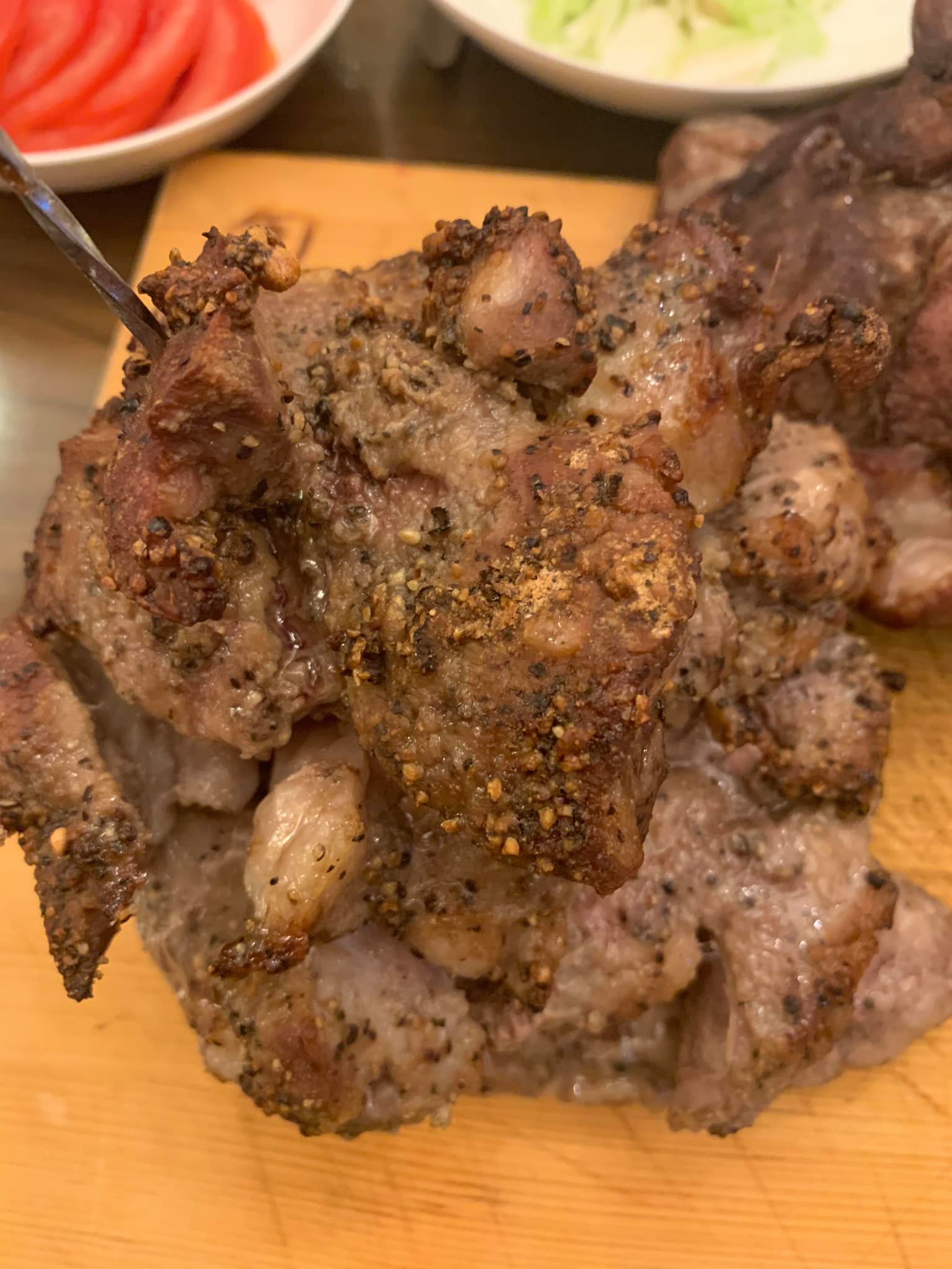 烤好的牛肉塔。