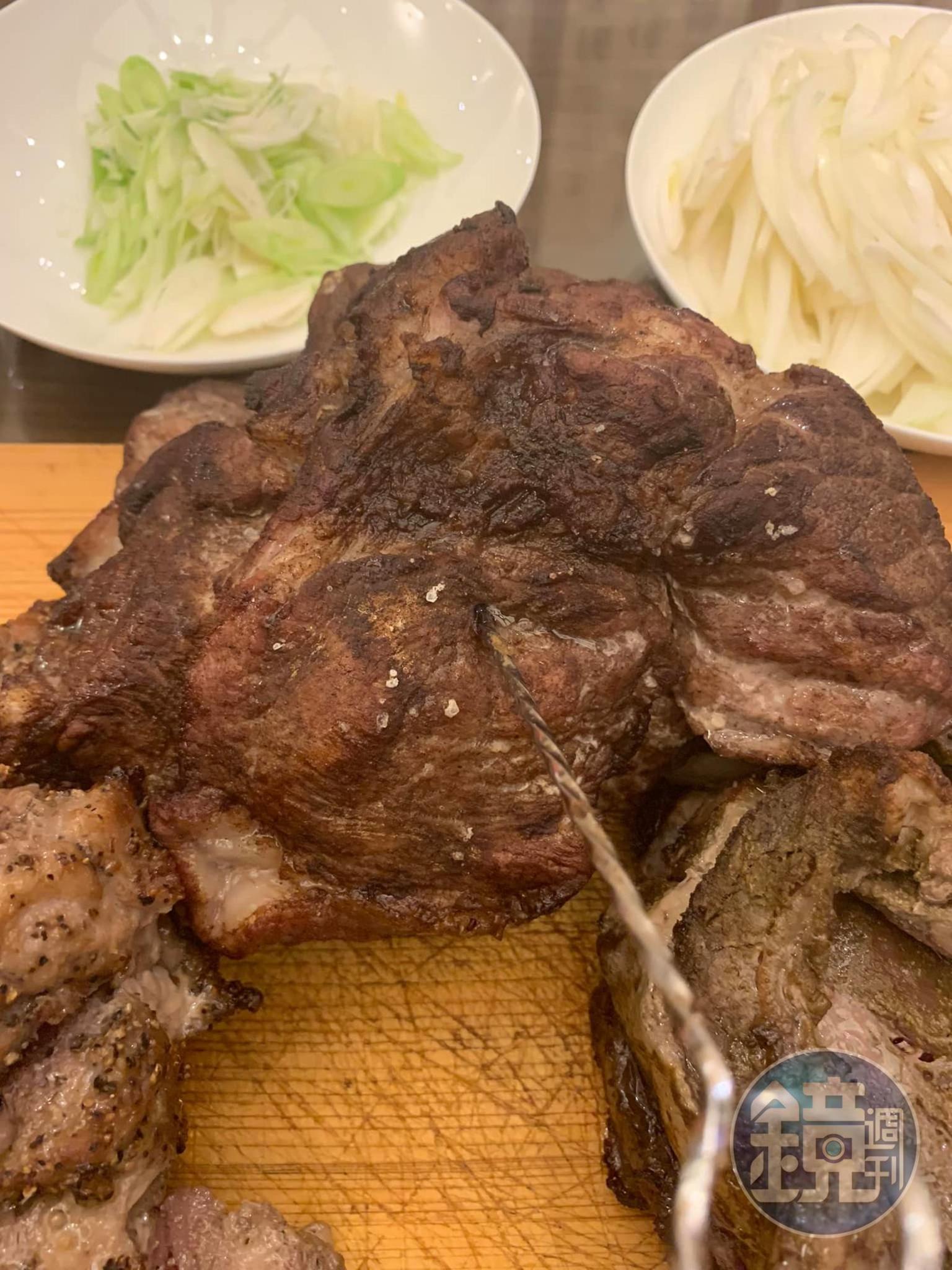 香氣四溢的豬肉塔。