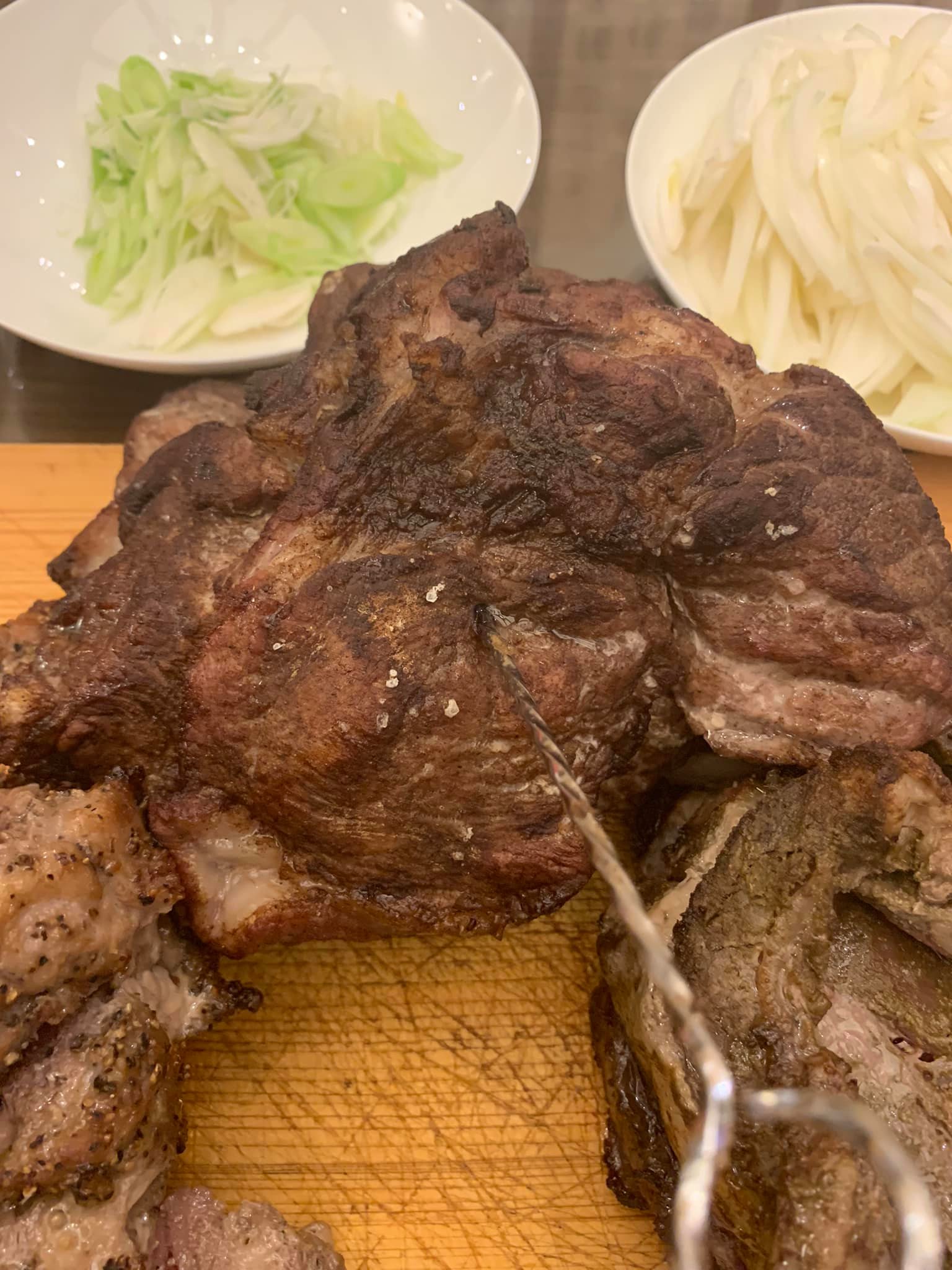 香氣四溢的豬肉塔。