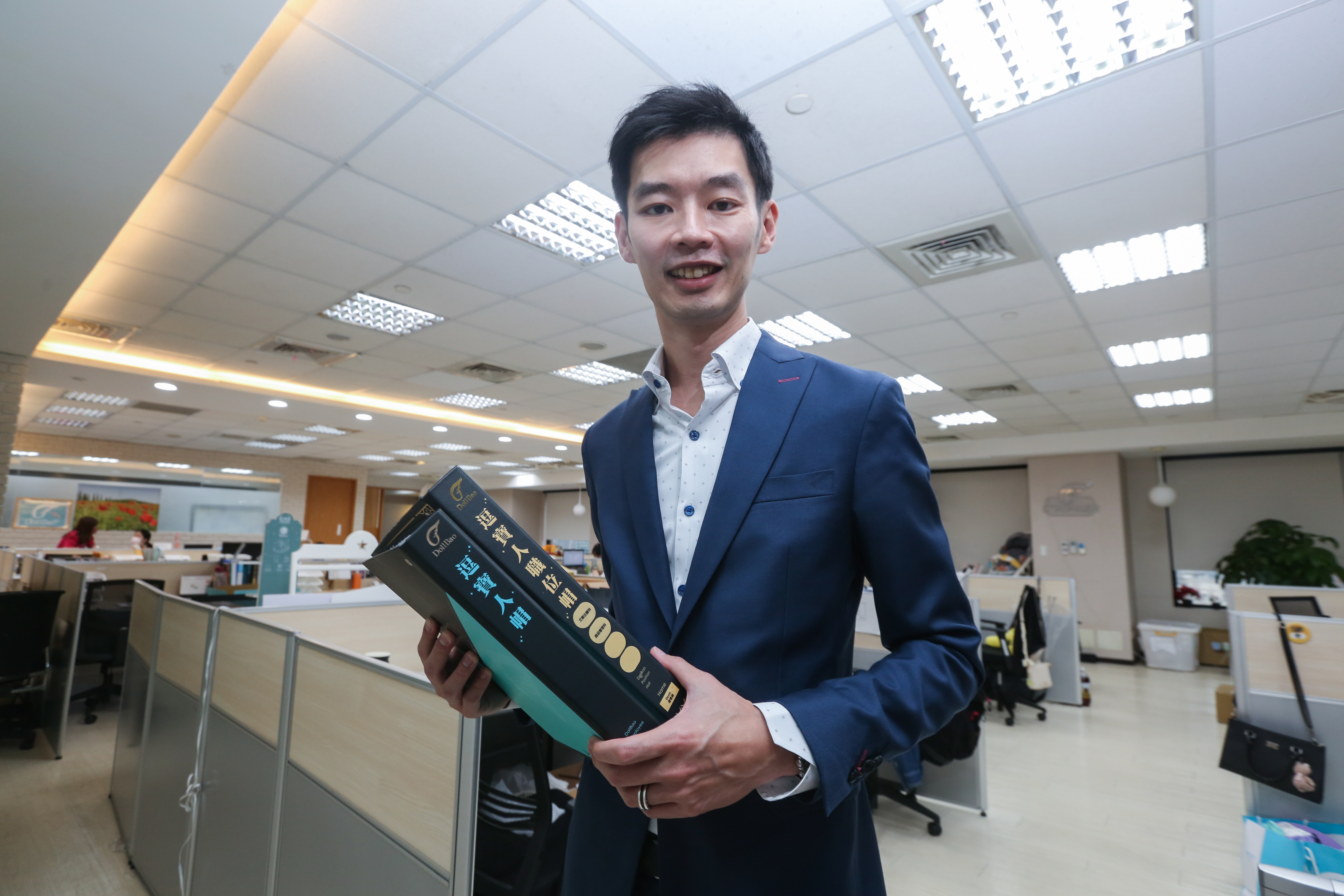 大學念幼教的張焜郁，為了推廣好的育兒觀念與商品，進入外商企業當業務鍛鍊實戰經驗。