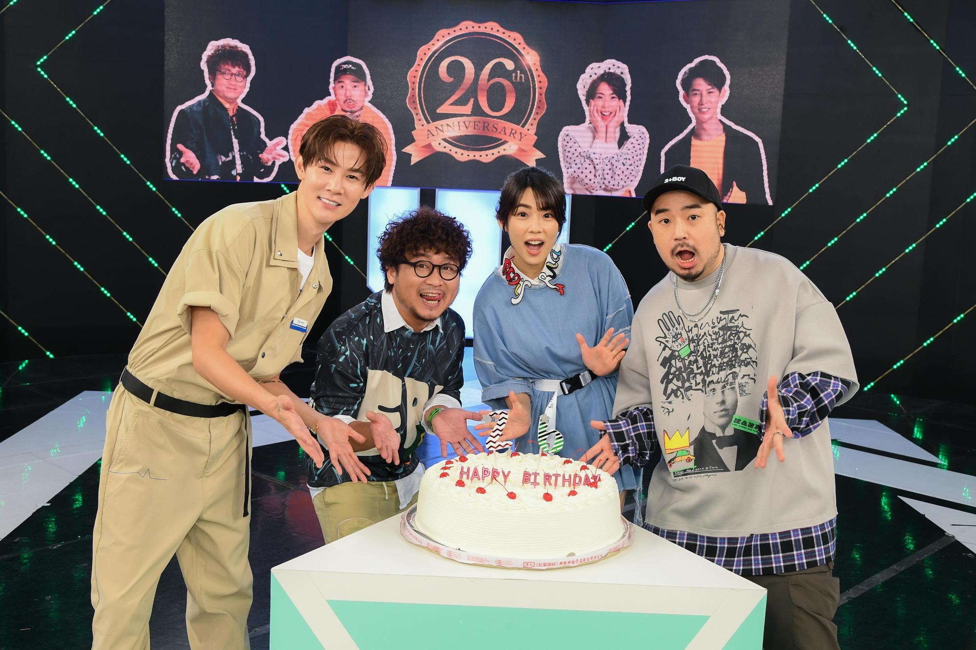 《完全娛樂》開心迎接第26年。(三立提供)