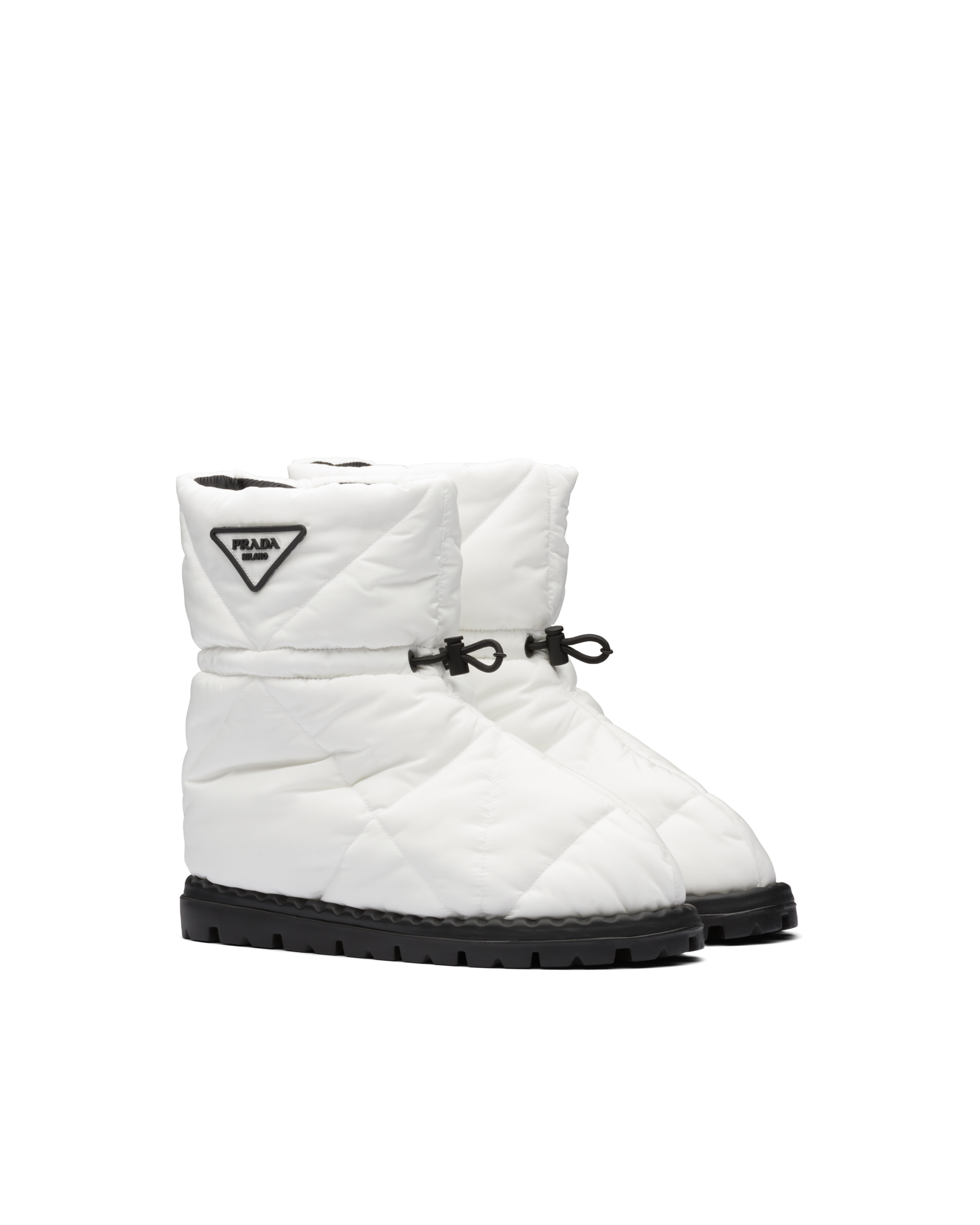 PRADA三角車縫尼龍雪靴。NT39,000（PRADA提供）