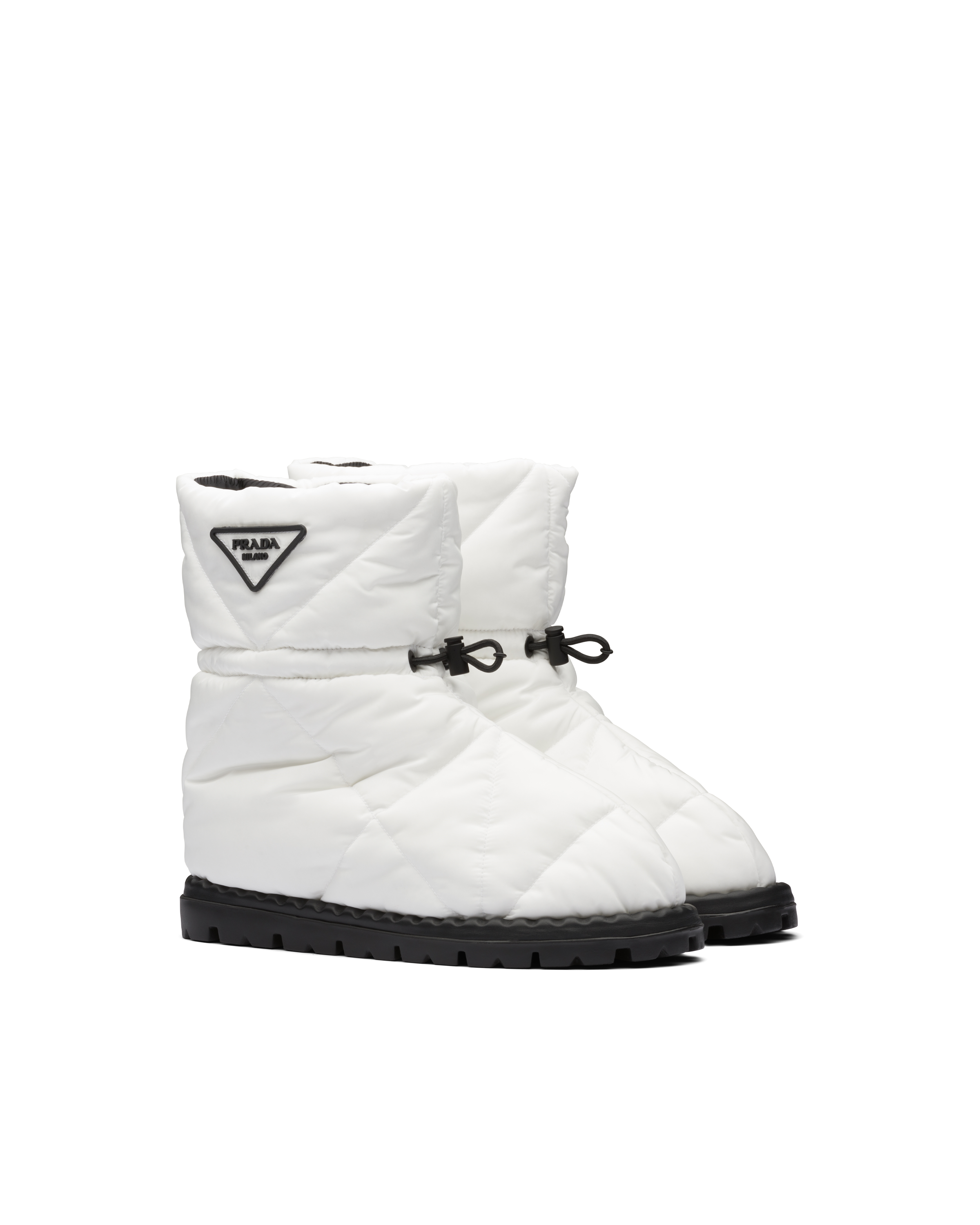 PRADA三角車縫尼龍雪靴。NT39,000（PRADA提供）