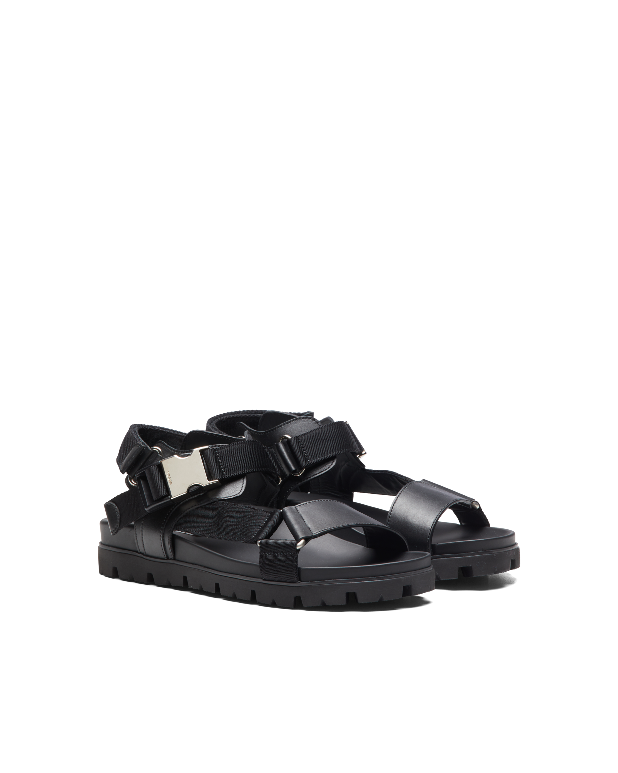 PRADA皮革尼龍飾帶涼鞋。NT27,000（PRADA提供）